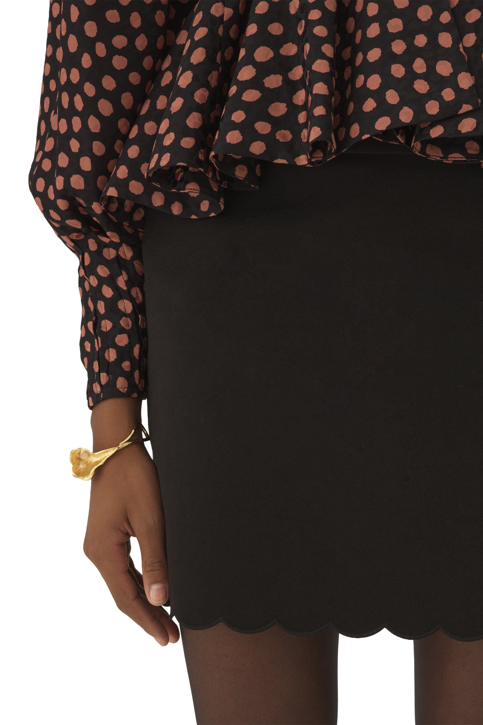 تنورة قصيرة بحافة صدفية