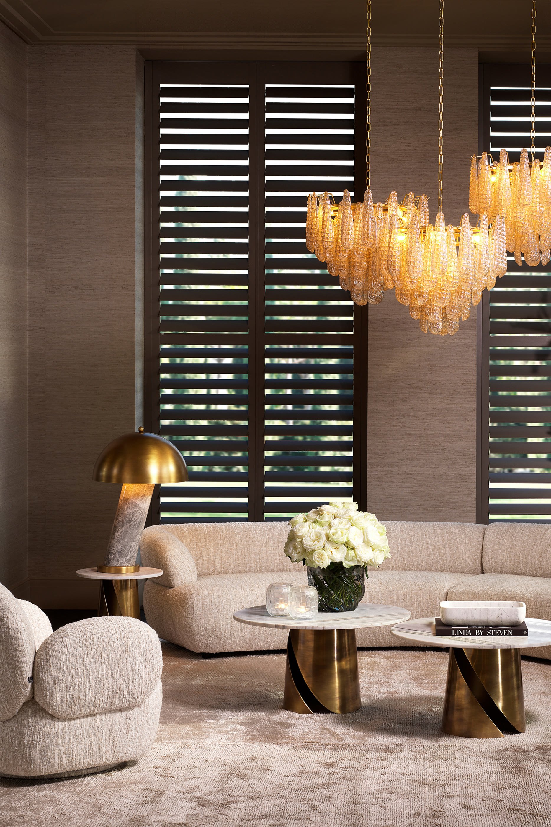 كرسي مادريون دوار بمسند ذراعين