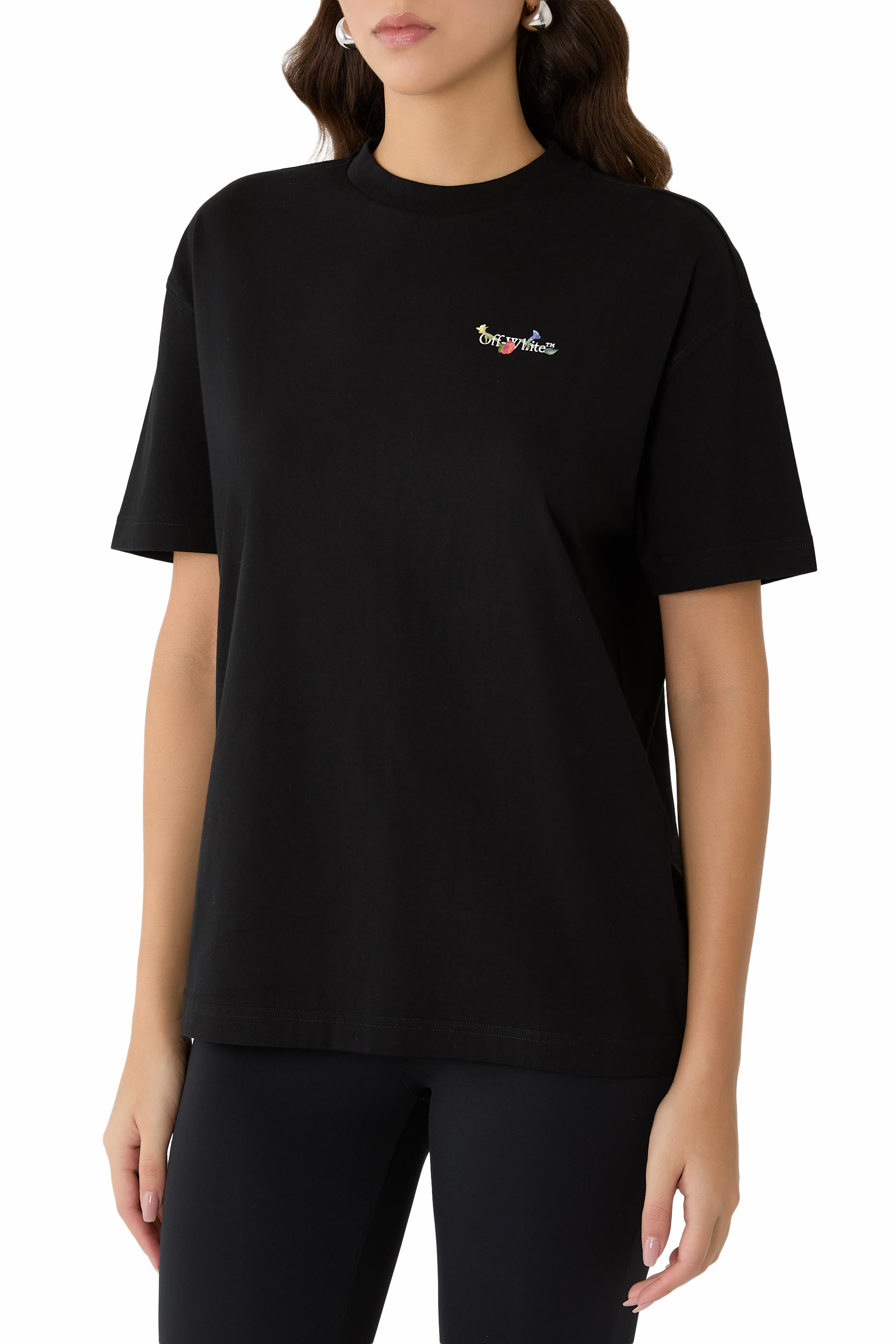 تيشيرت بقصة عادية مزين بشعار الماركة