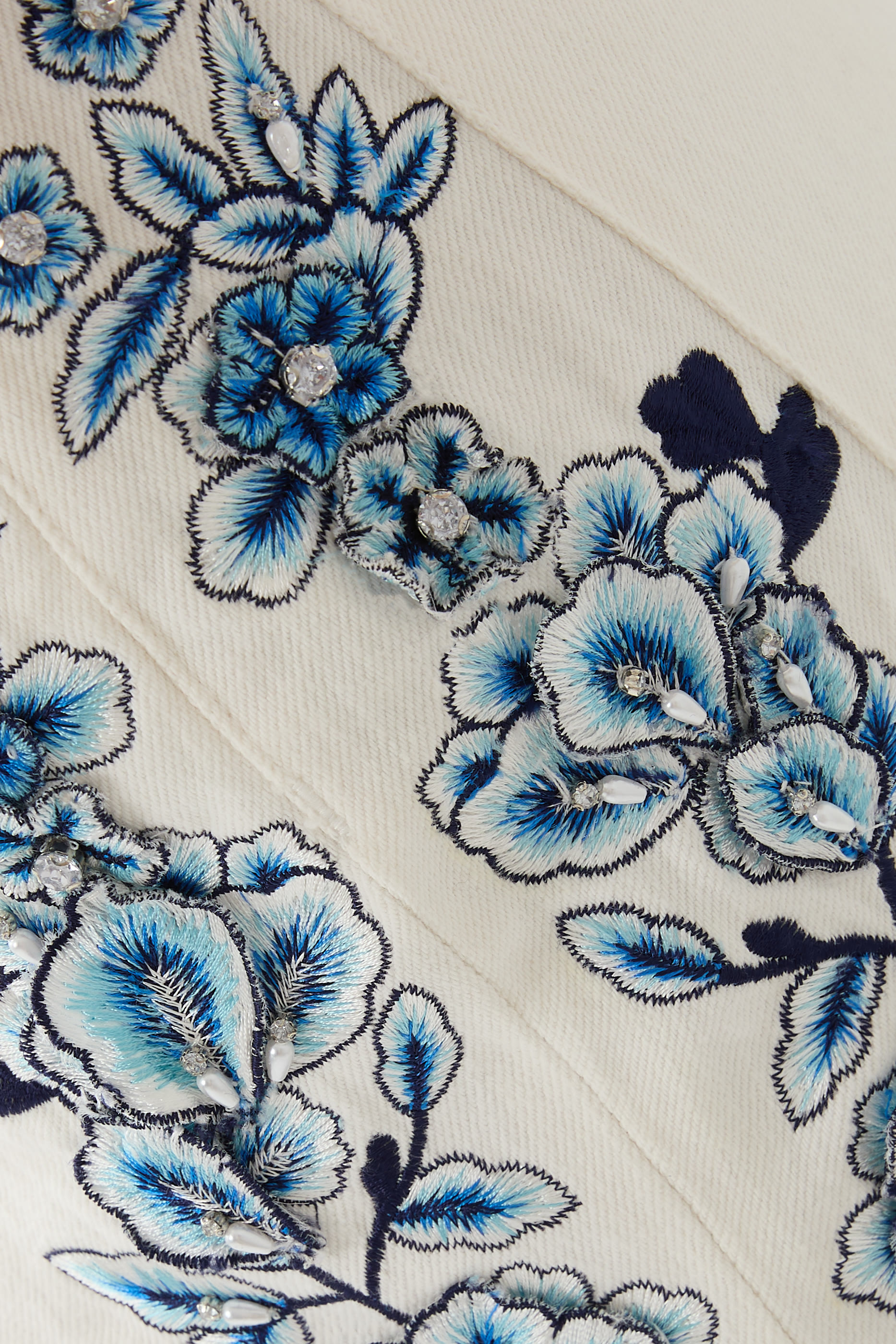 بنطال جينز ويزي مطرز