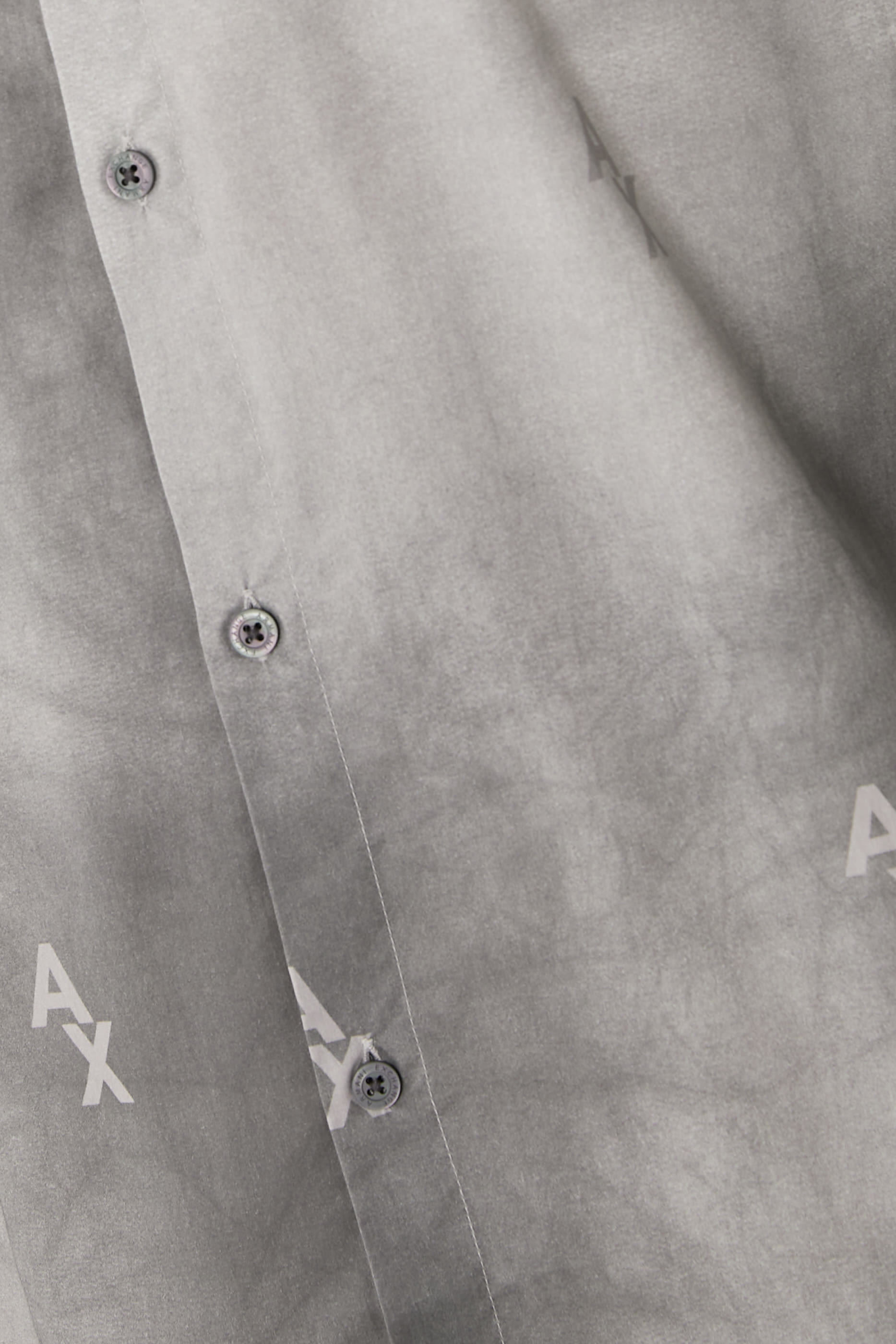  قميص بقصة ضيقة بطبعة بلون متدرج