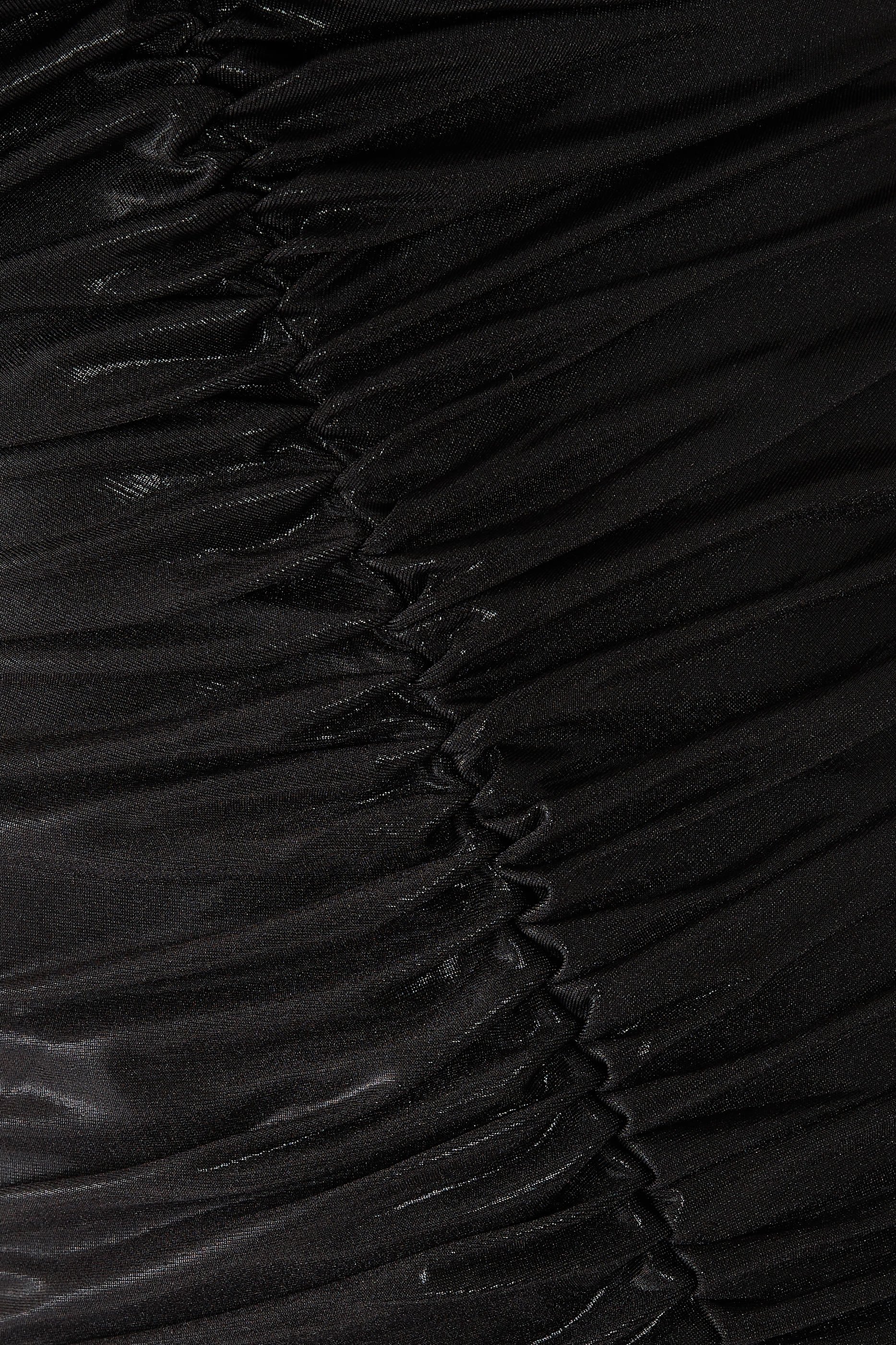 فستان بطول الركبة بلا حمالات بكشكش في الأمام