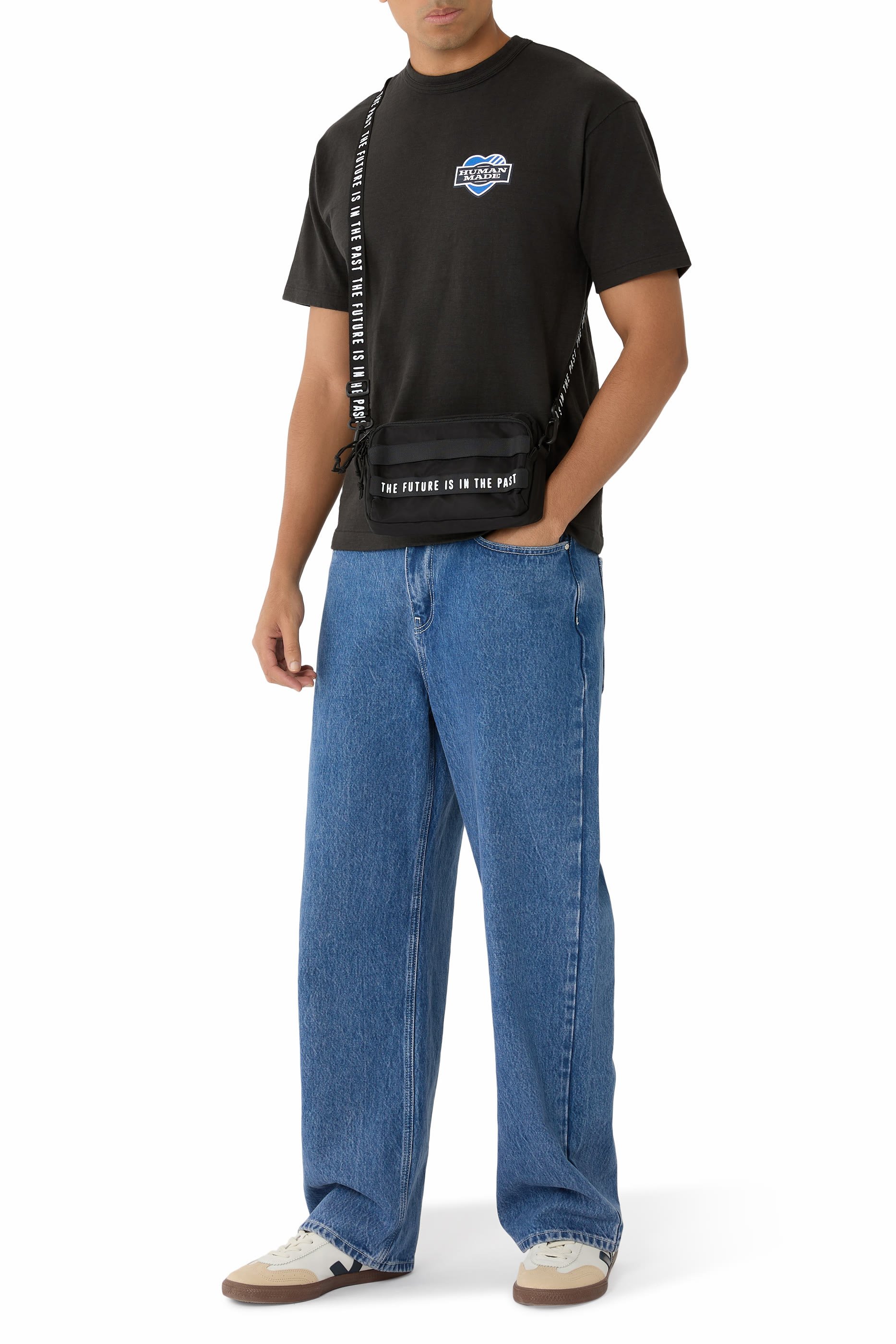 تيشيرت بطبعة غرافيكية