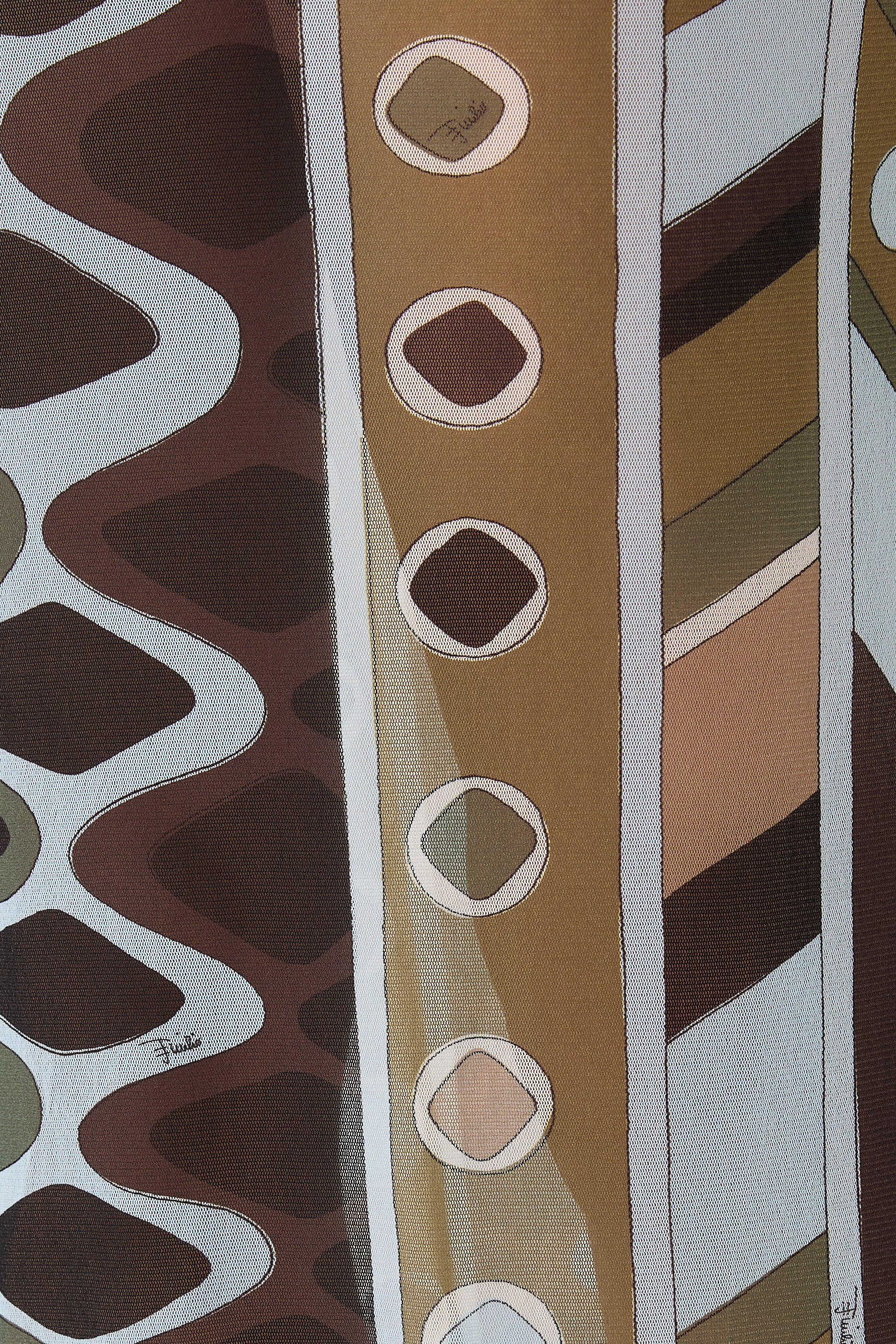 تنورة تول طويلة بنقشة فيفارا