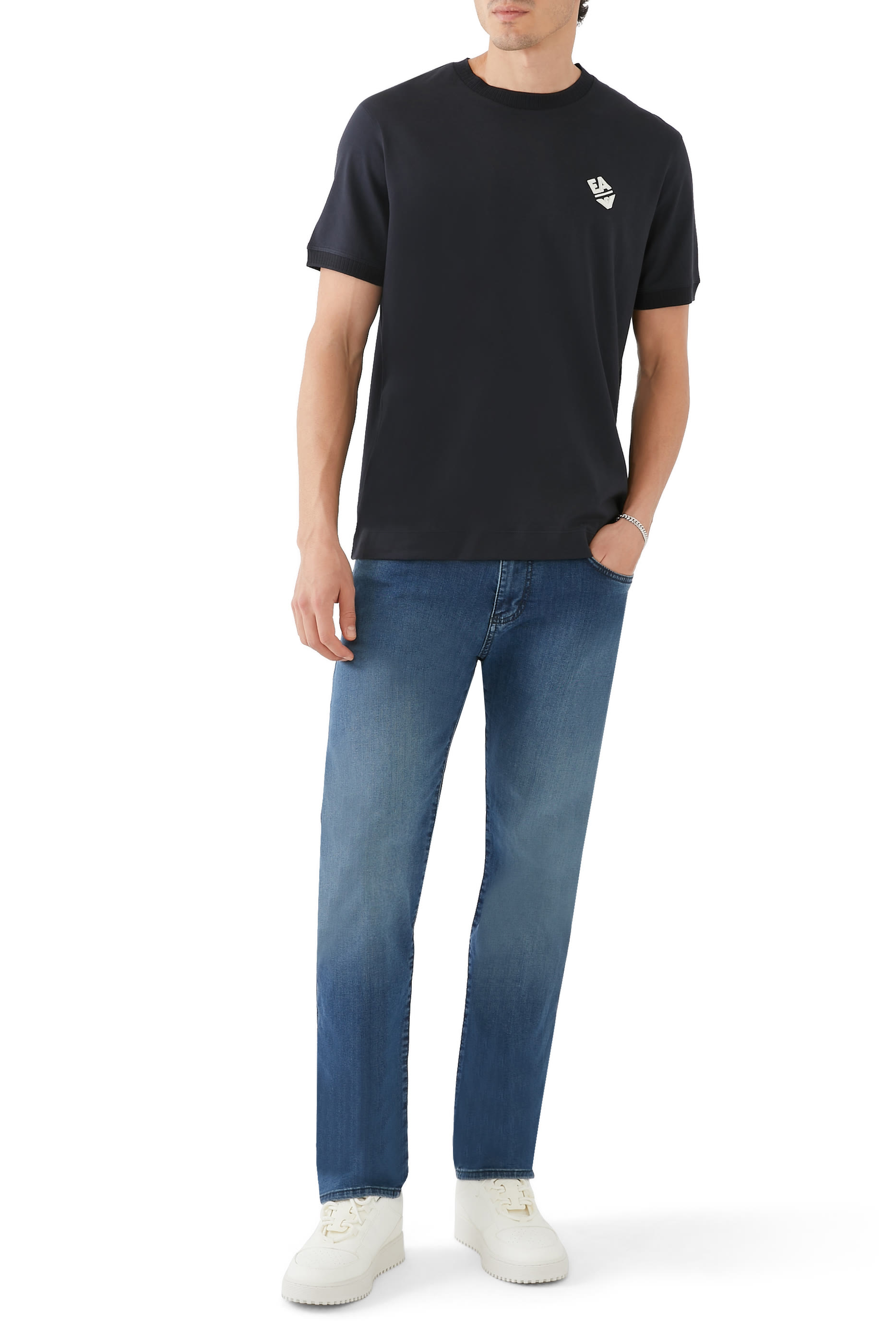 تيشيرت بشعار الماركة مضلع