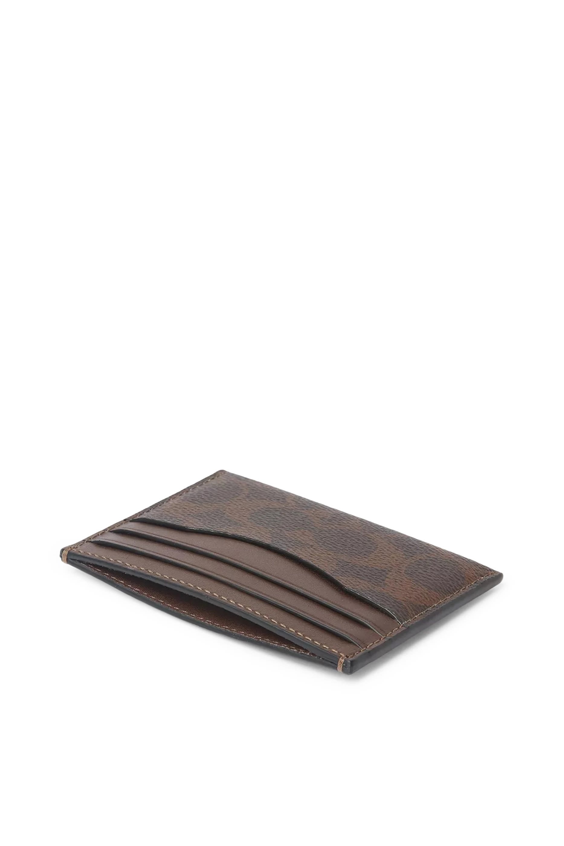 حافظة بطاقات بشعار الماركة