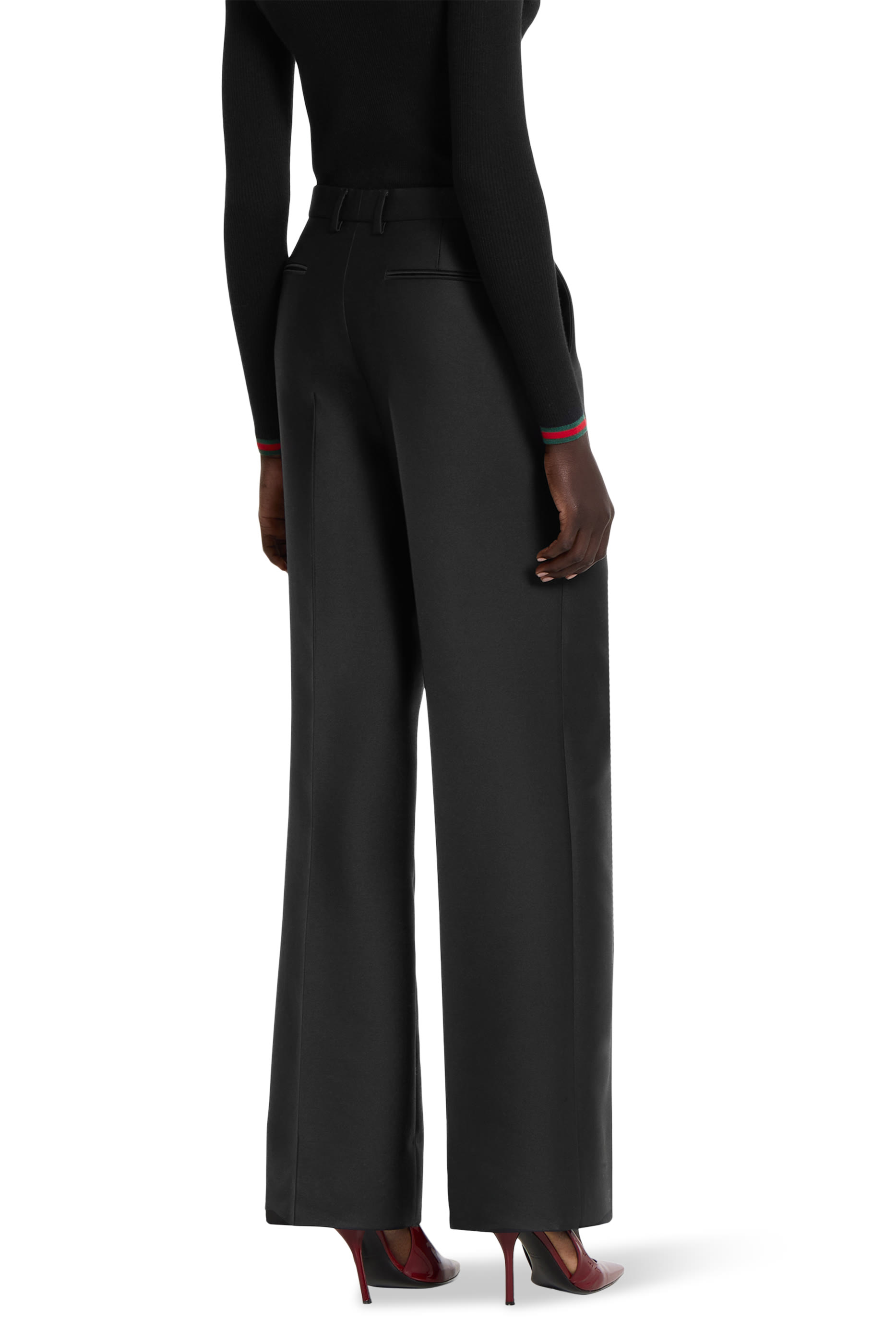 بنطال مزين بشعار الماركة