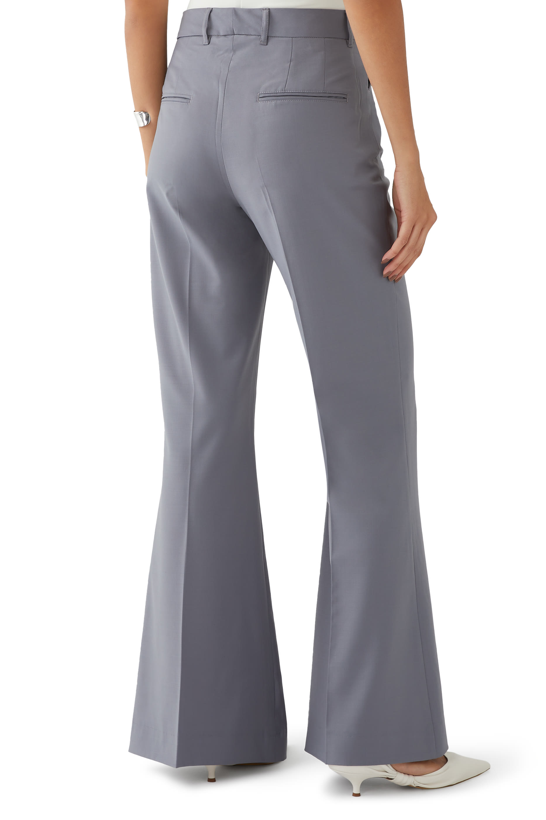 بنطال بقصة واسعة