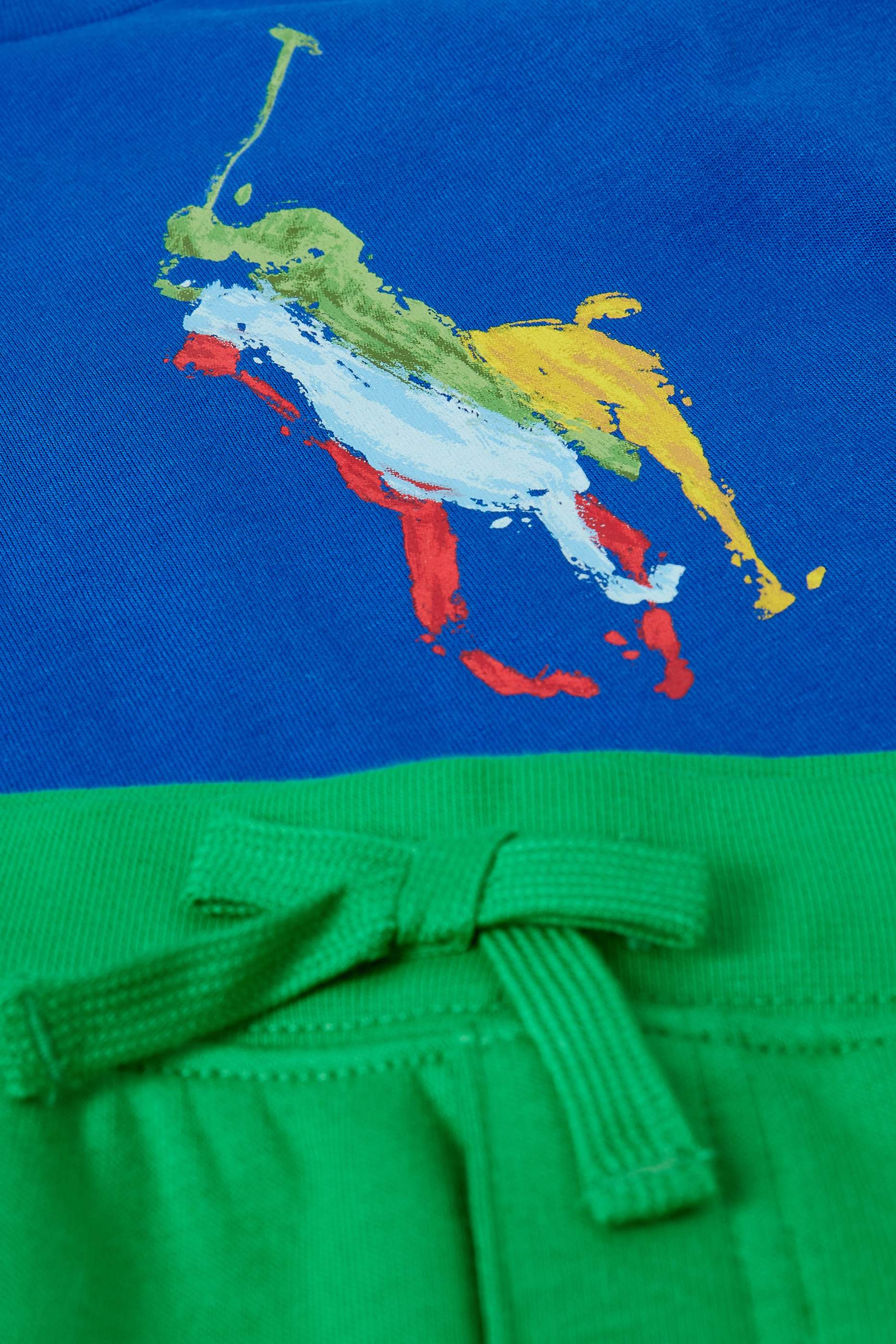 طقم تيشيرت وشورت للأطفال