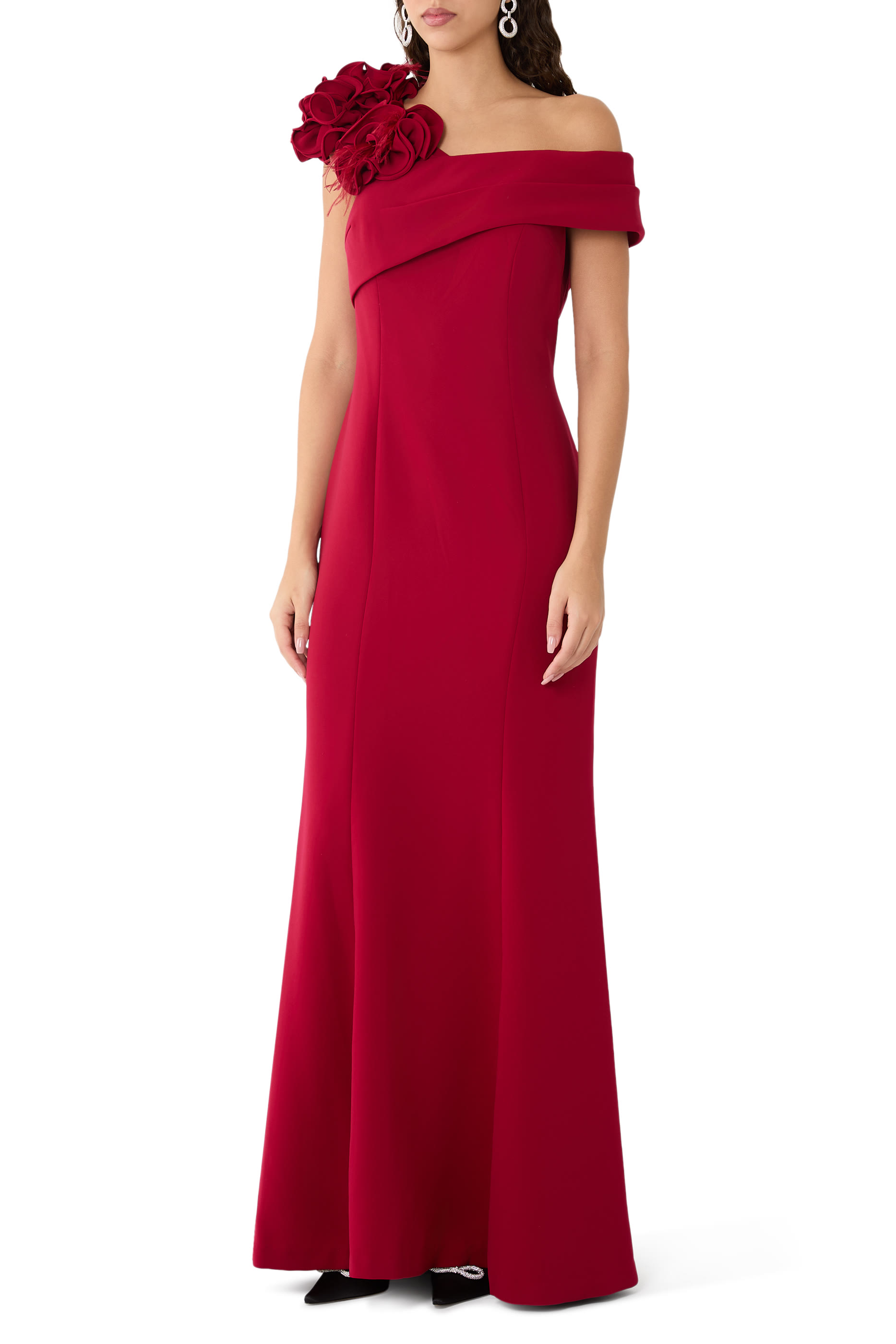 فستان سهرة بأكتاف مكشوفة