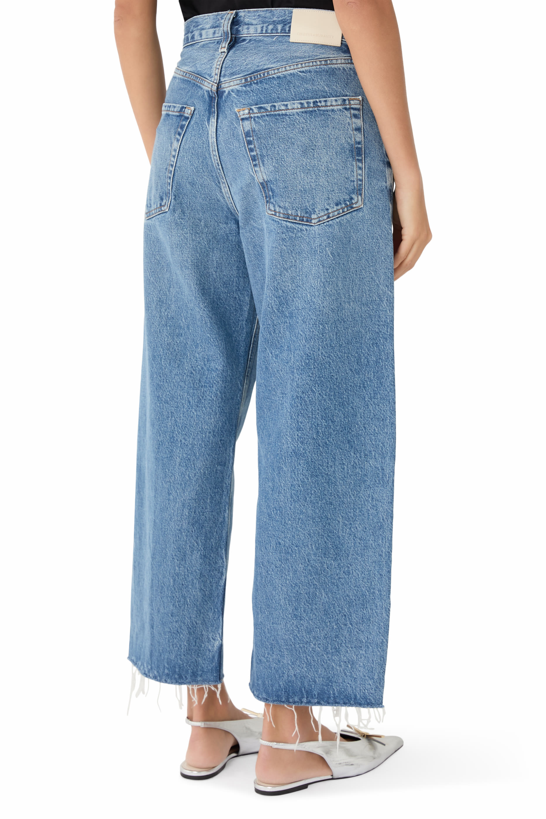 بنطال أيلا بقصة قصيرة وحافة منسلة دنيم