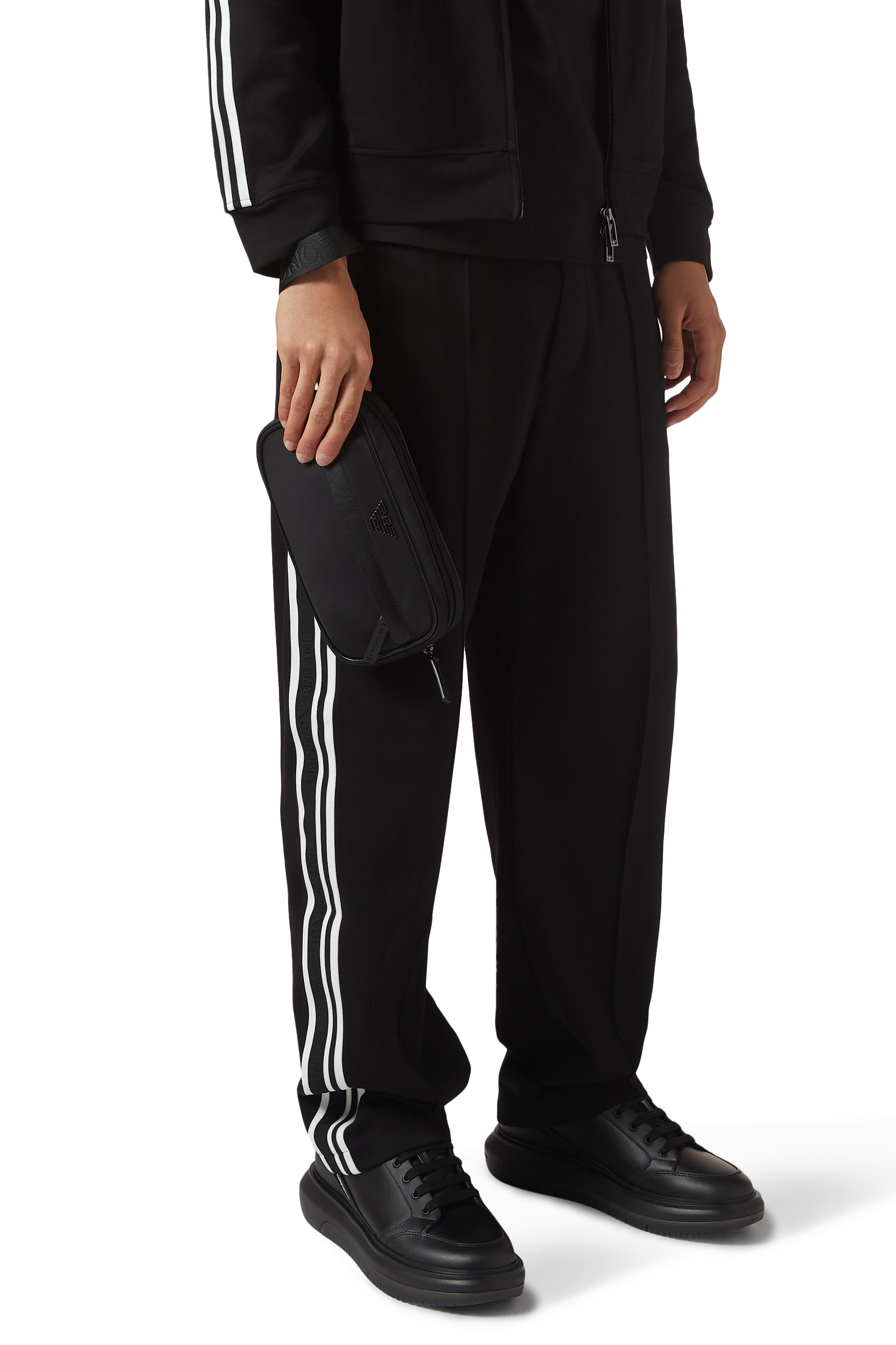 حقيبة مستحضرات العناية الشخصية بحلية معدنية بشعار الماركة