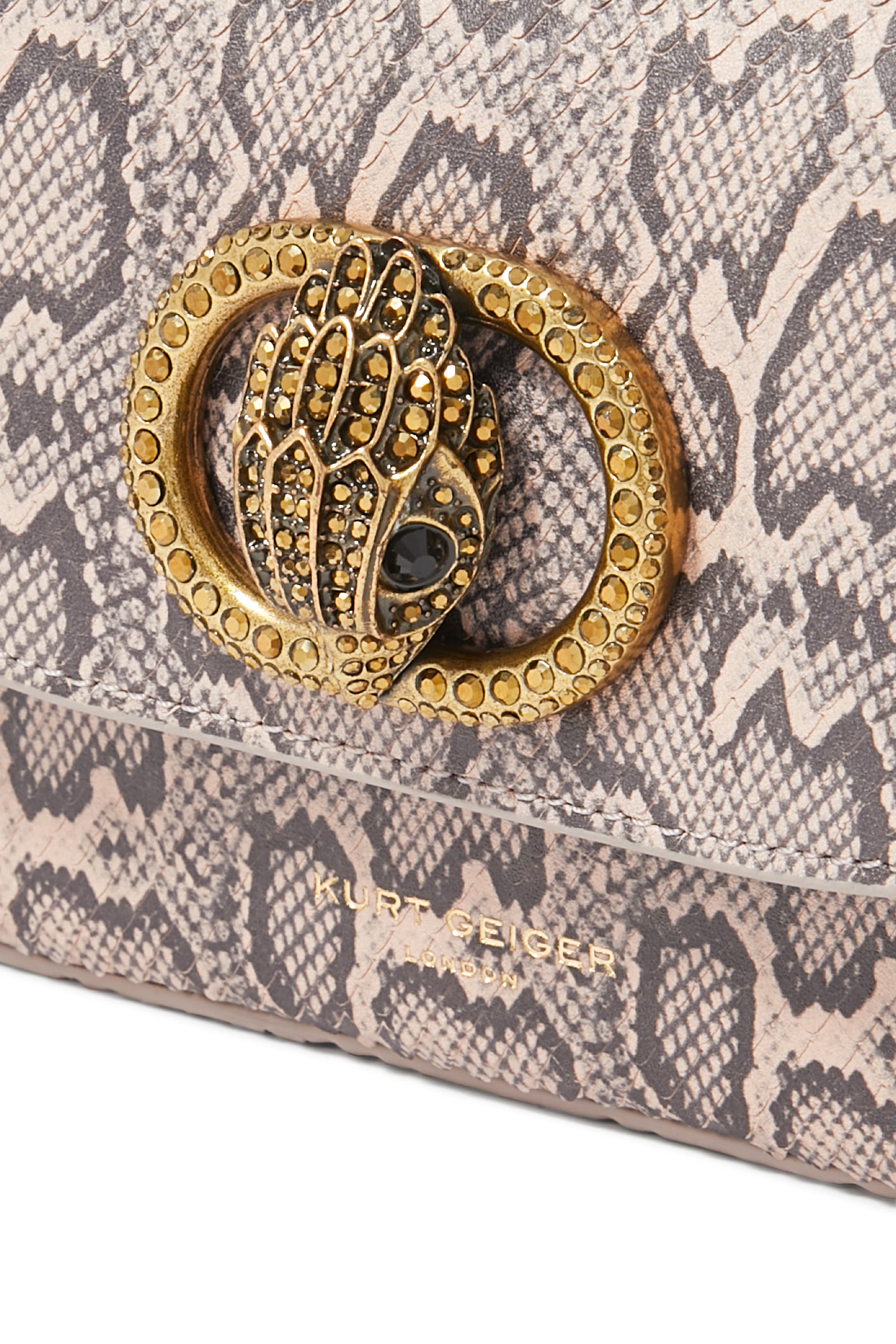 حقيبة كروس بودي تشيلسي صغيرة