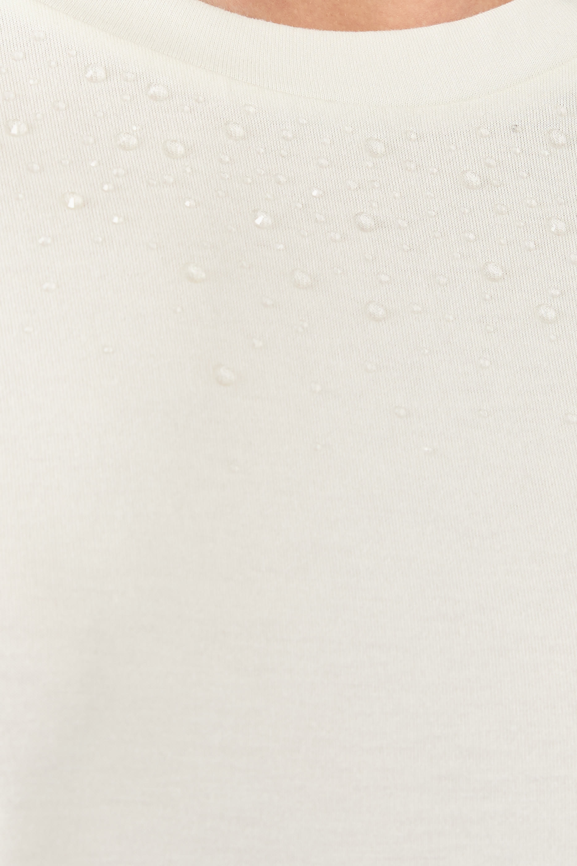 تيشيرت مطرز بالكريستال 