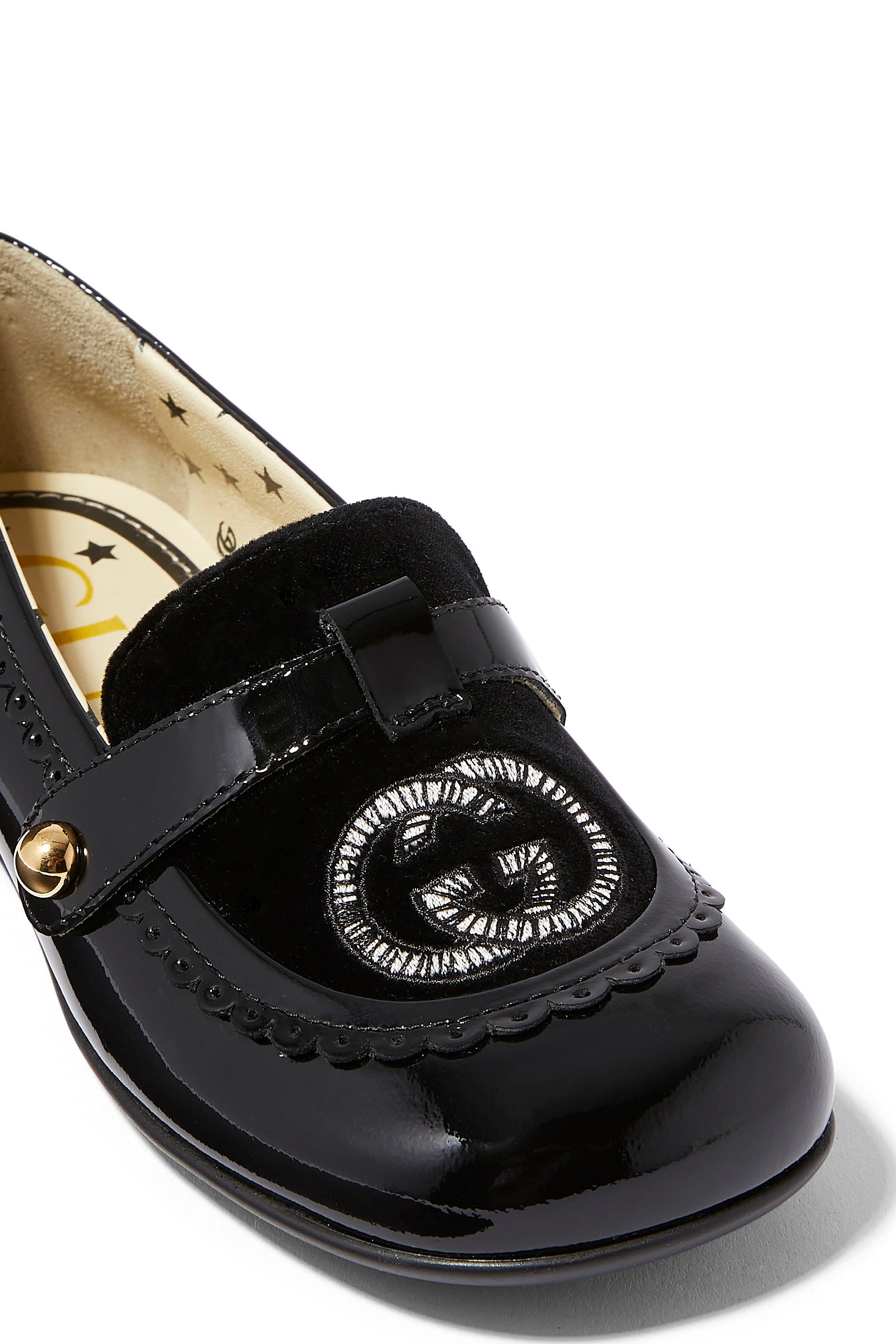 حذاء باليرينا للأطفال بكعب مسطح مزين بحرفي شعار الماركة بتصميم متداخل