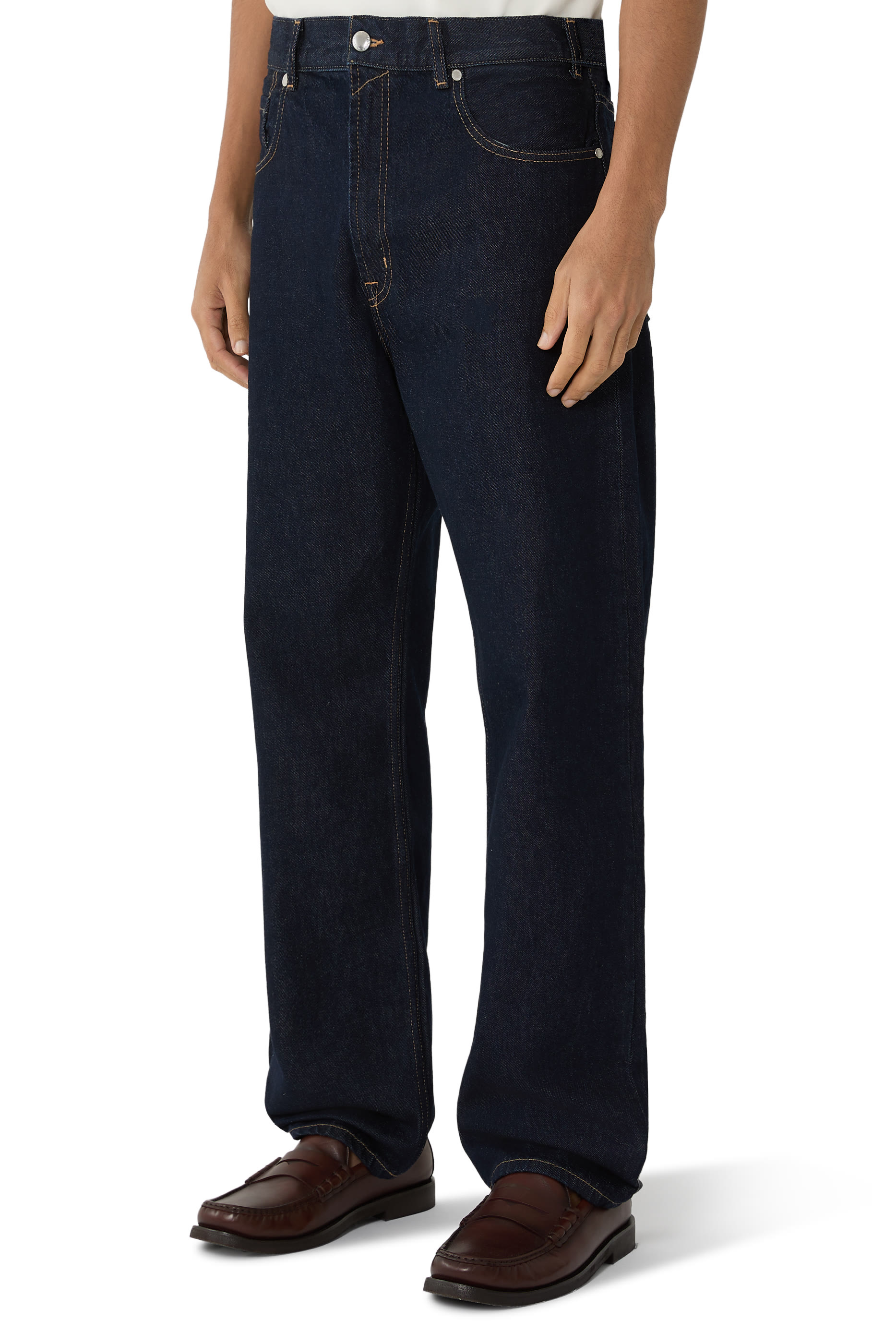 بنطال جينز مودرن بقصة ساق مستقيمة