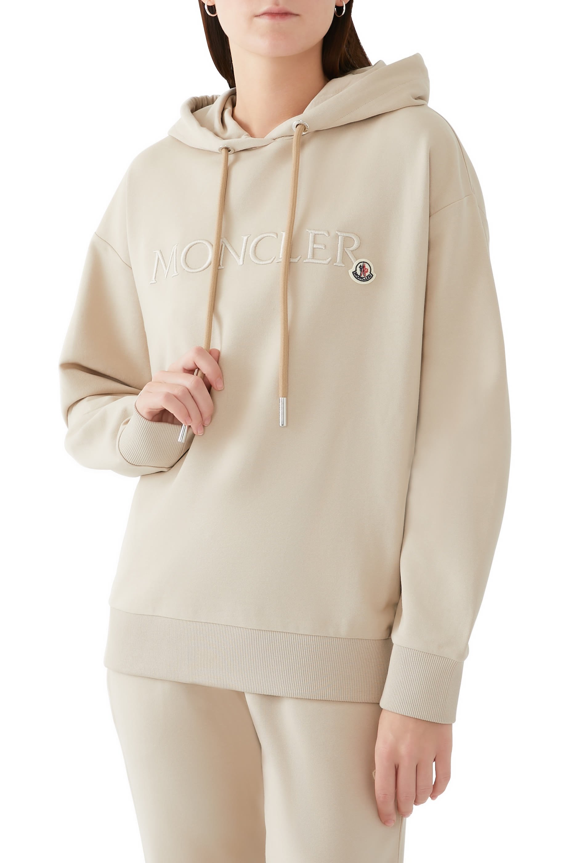 هودي برقعة بشعار الماركة