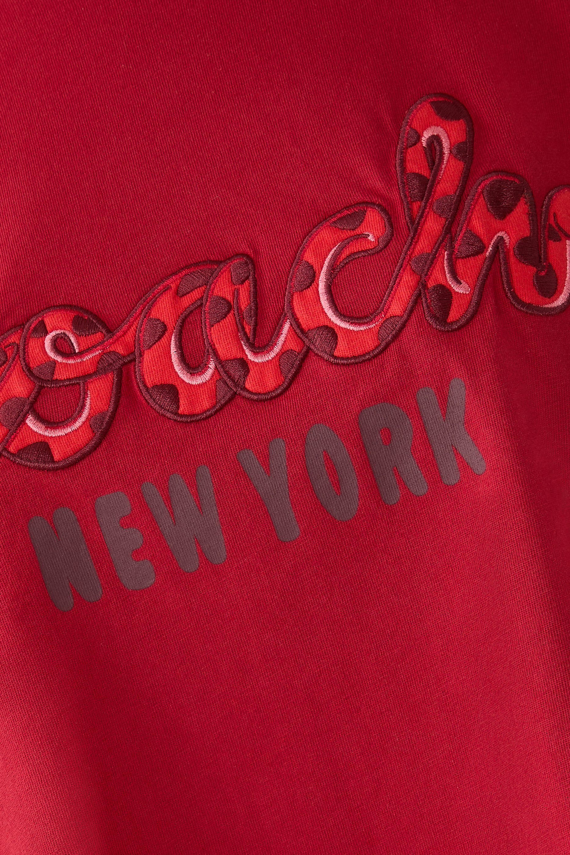 تيشيرت بقصة قصيرة بطبعة ثعبان للعام الجديد