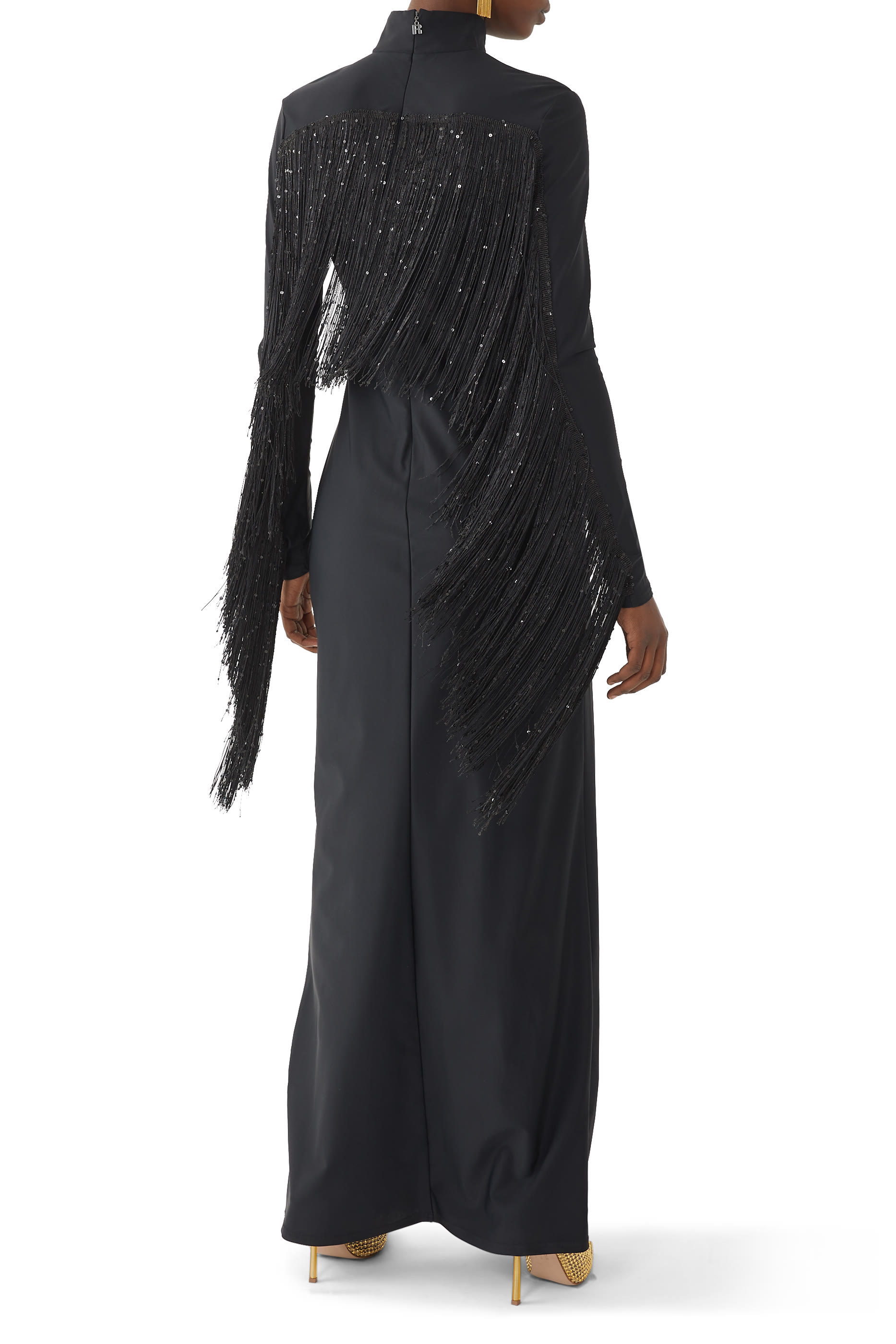 فستان بأكمام طويلة بشرابات مطرزة بالترتر