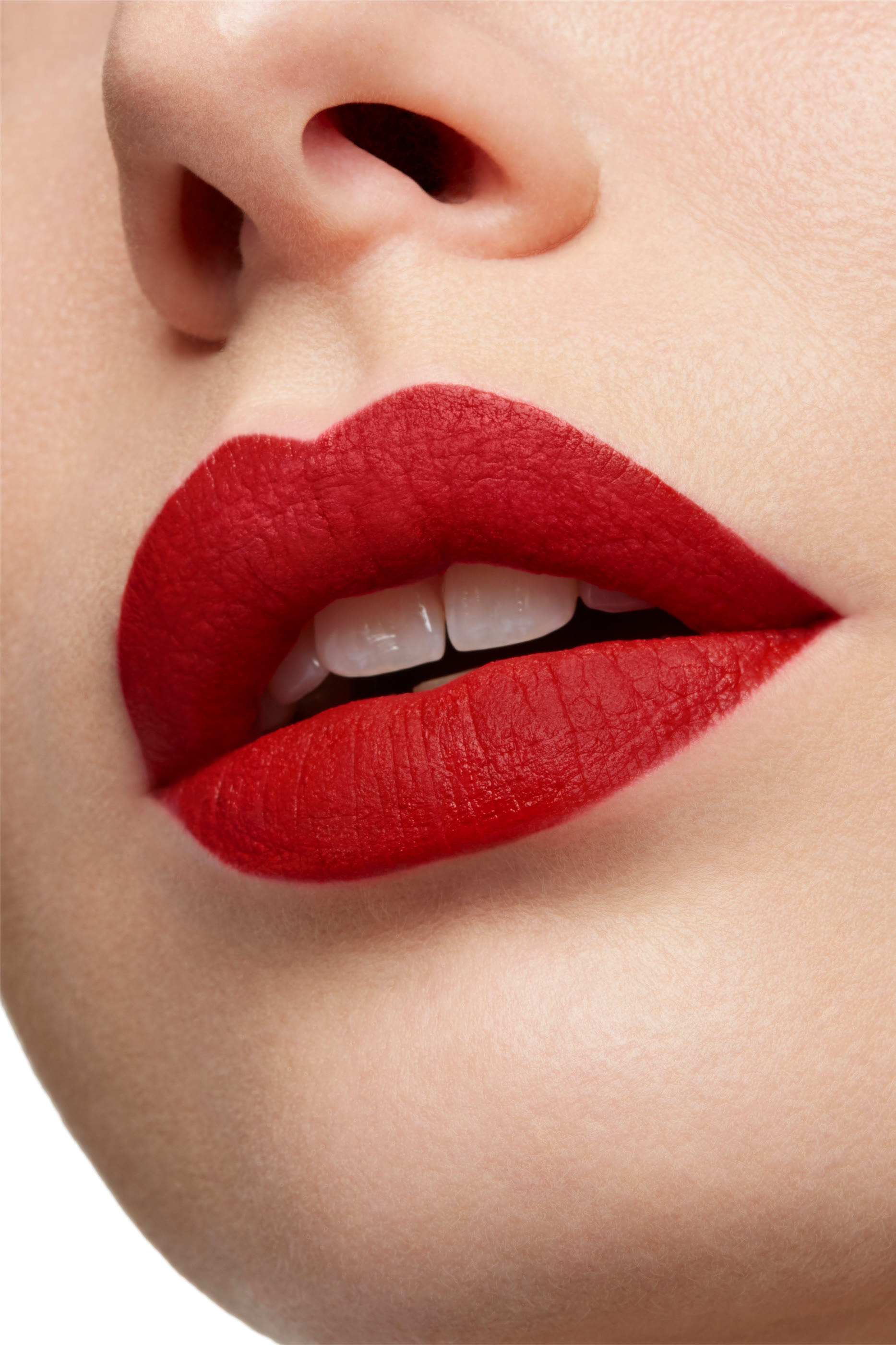 أحمر شفاه مخملي غير لامع