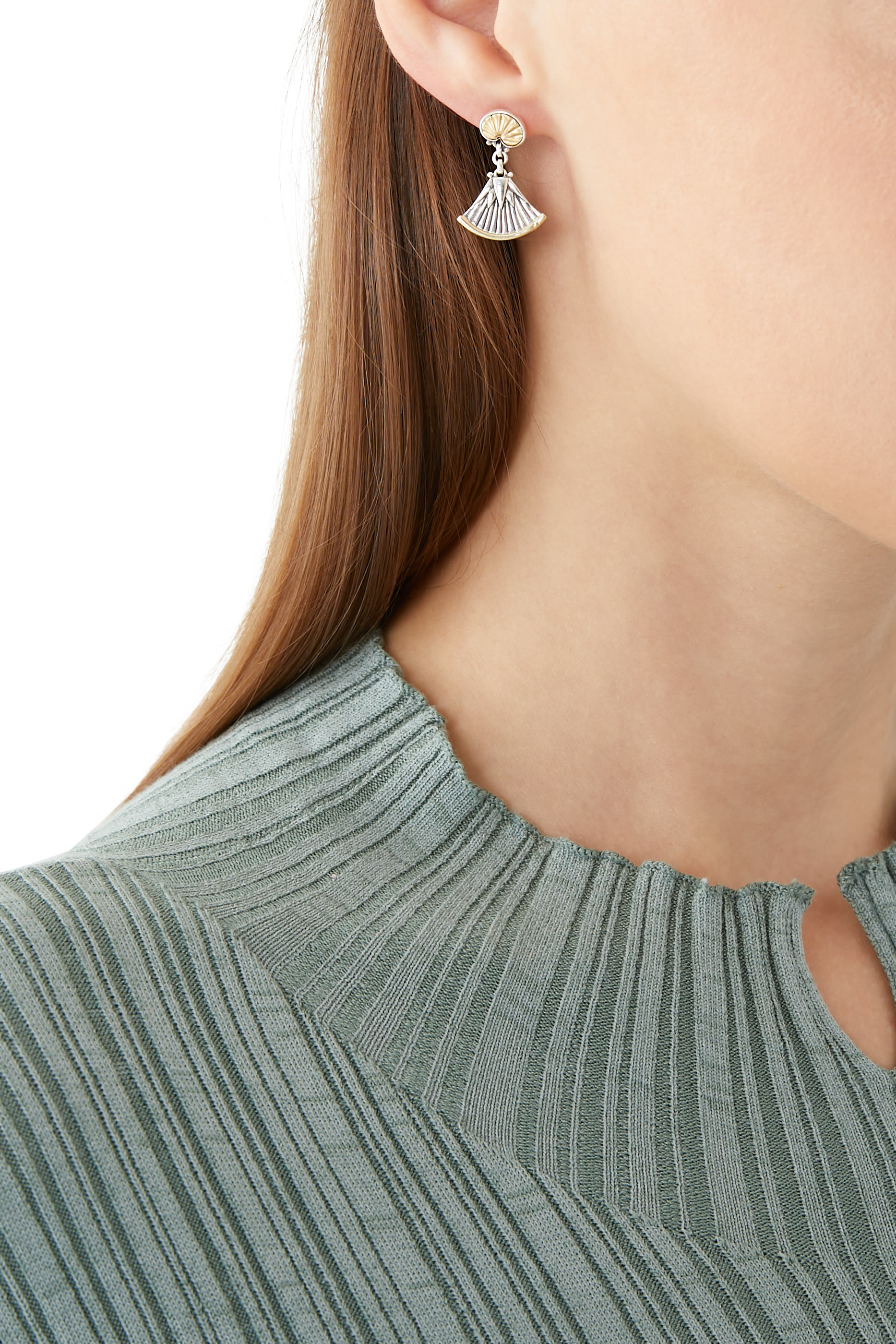 أقراط ستيتمنت بتصميم زهرة اللوتس فضة استرلينية وذهب أصفر عيار 18