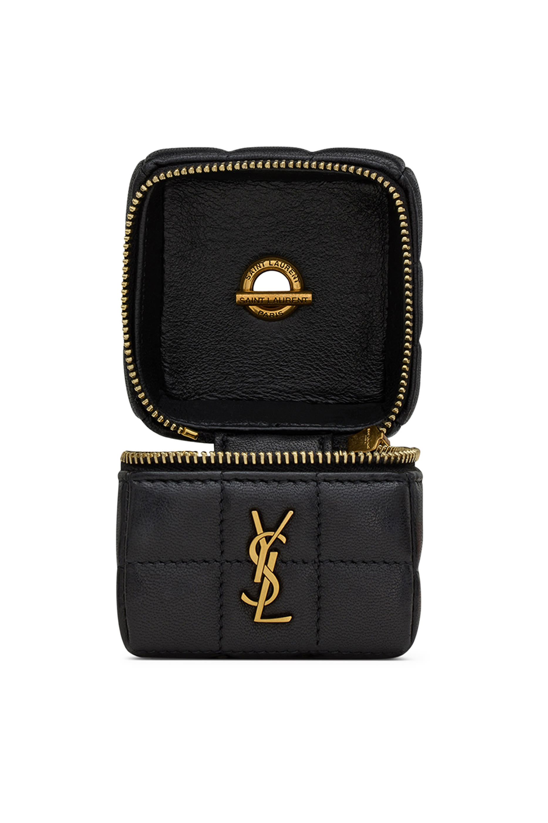 حقيبة صغيرة بتصميم مكعب بحياكة مبطنة وشعار الماركة وسلسلة جلد مبطن