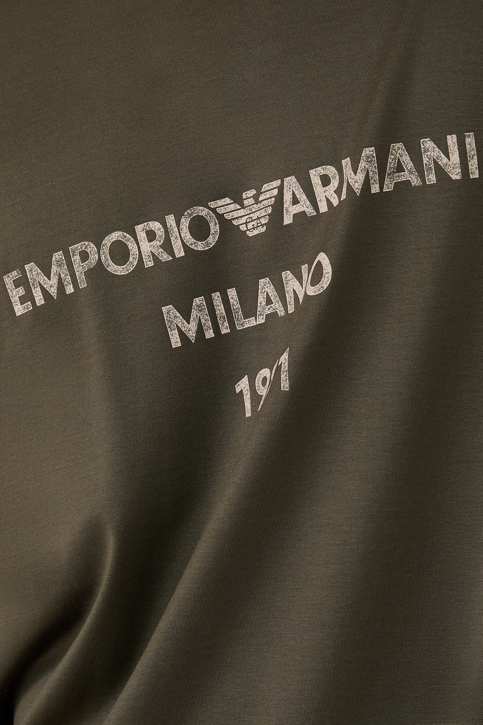 تيشيرت بنقشة شعار الماركة بتصميم فينتج