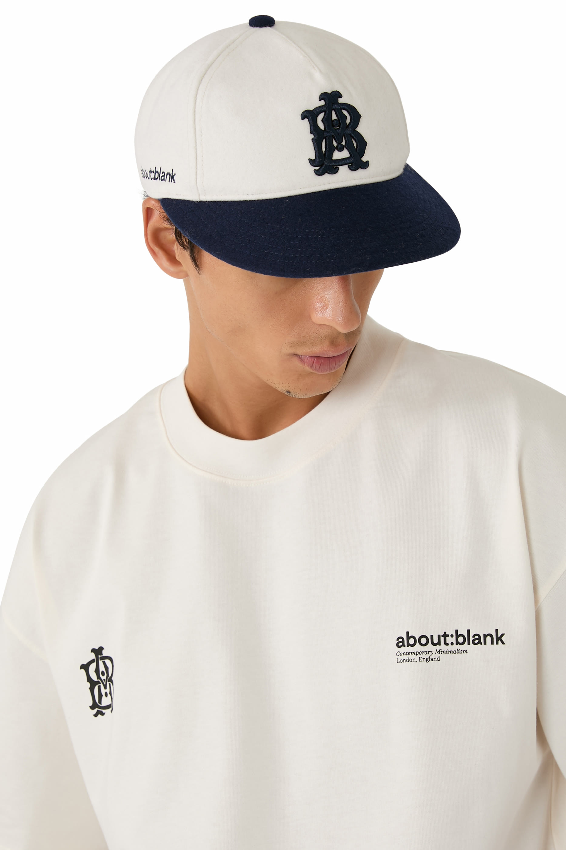 كاب مزين بحروف شعار الماركة صوف