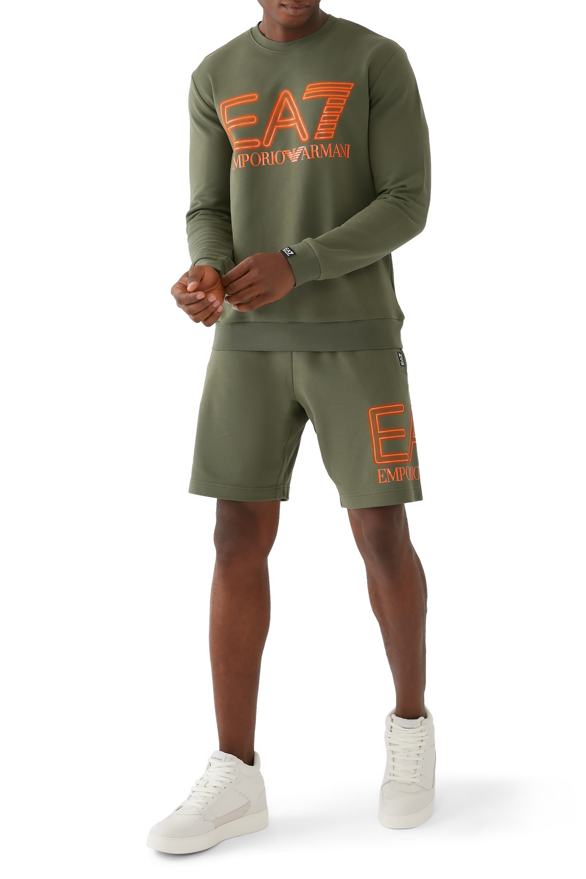 شورت رياضي بشعار الماركة