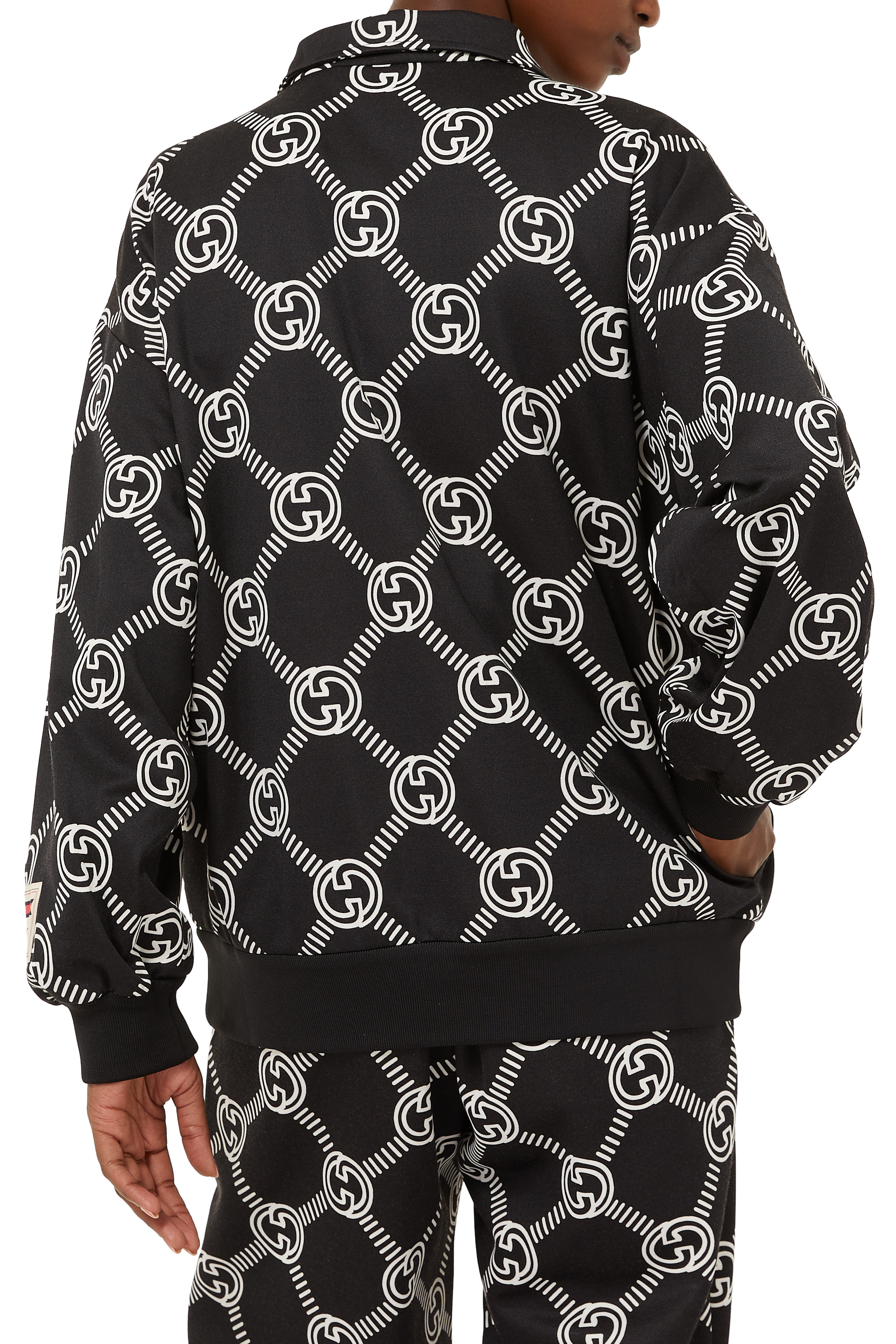 جاكيت بسحّاب وشعار حرفي الماركة متداخلين