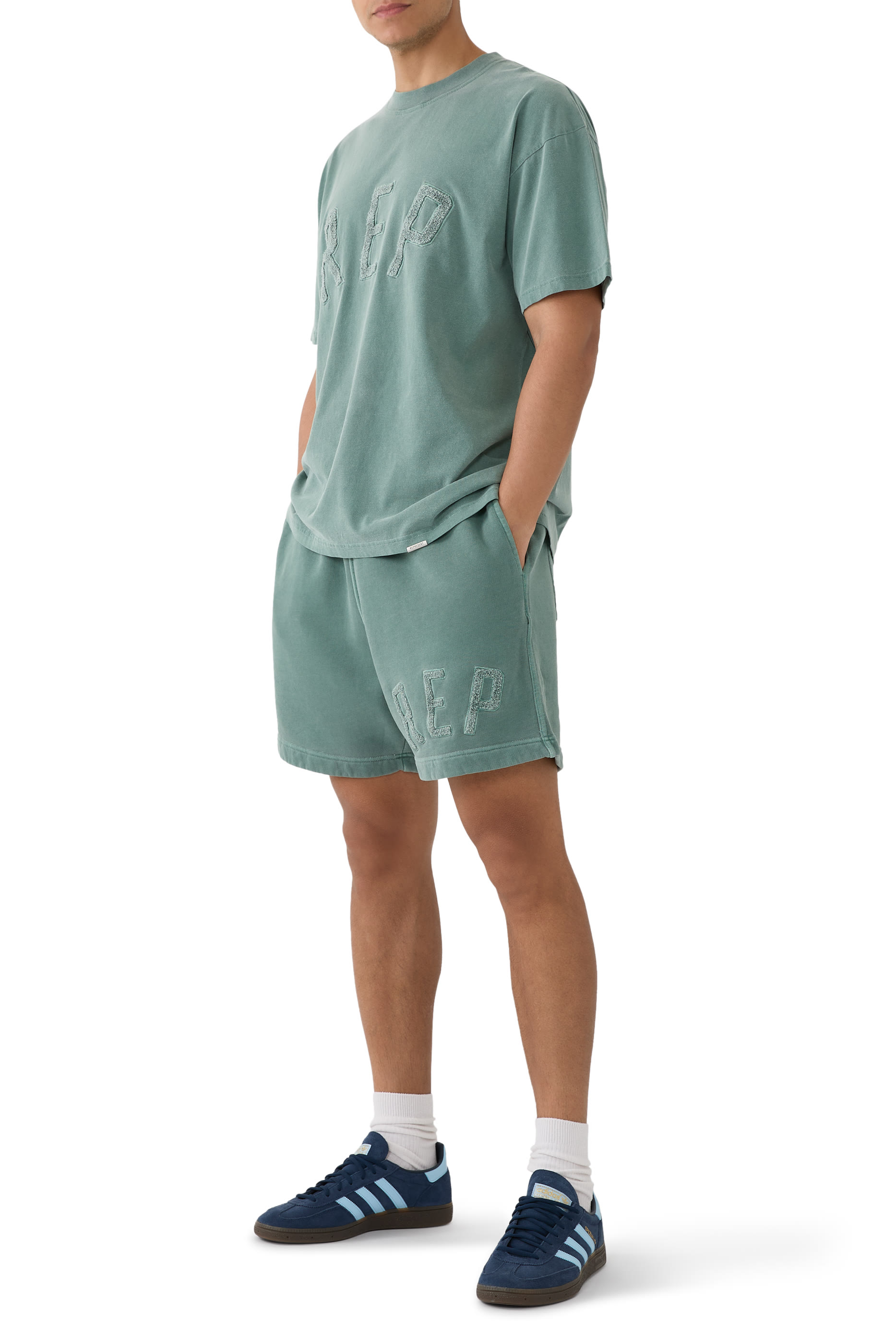 شورت بشعار الماركة