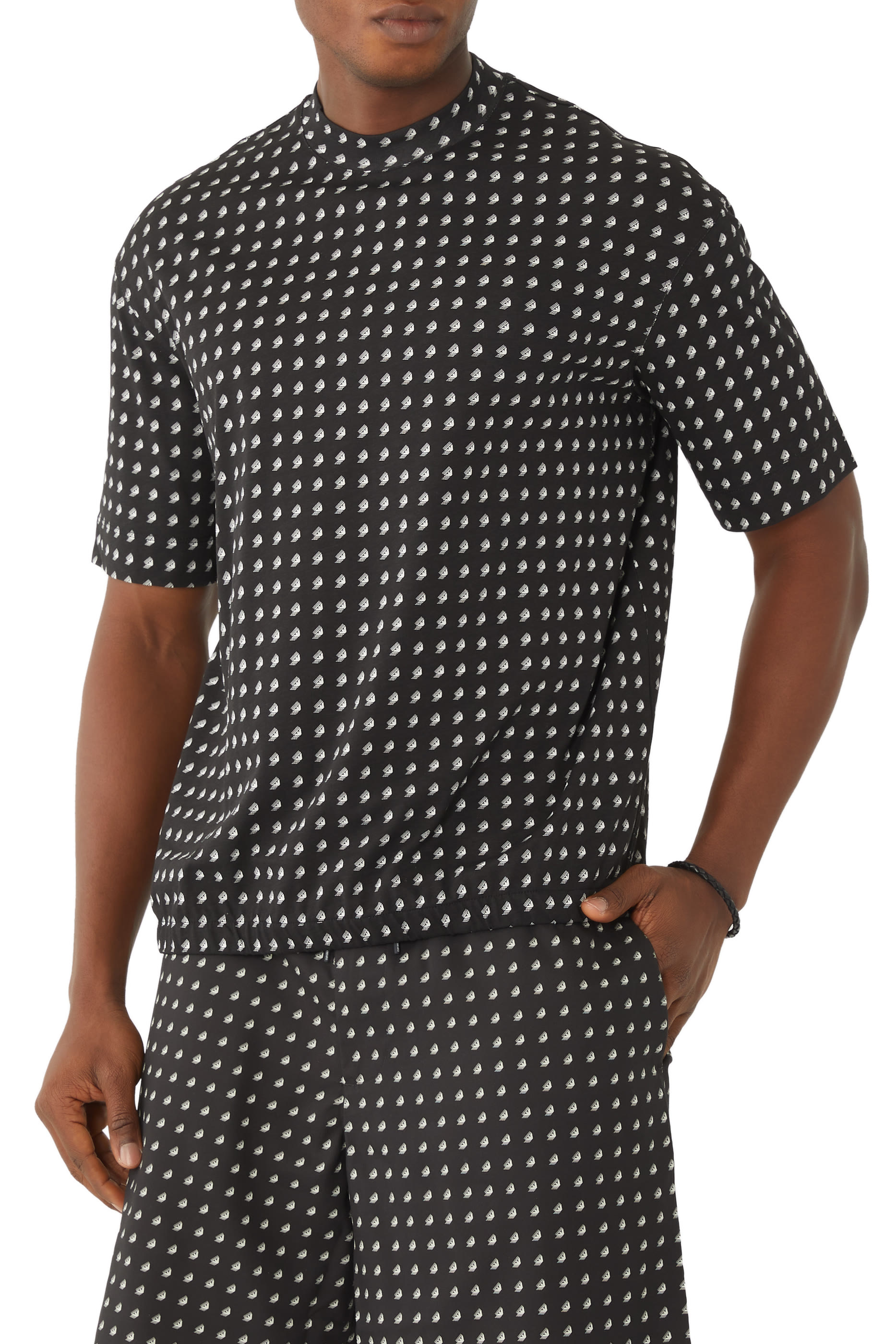 تيشيرت بشعار النسر بحجم صغير