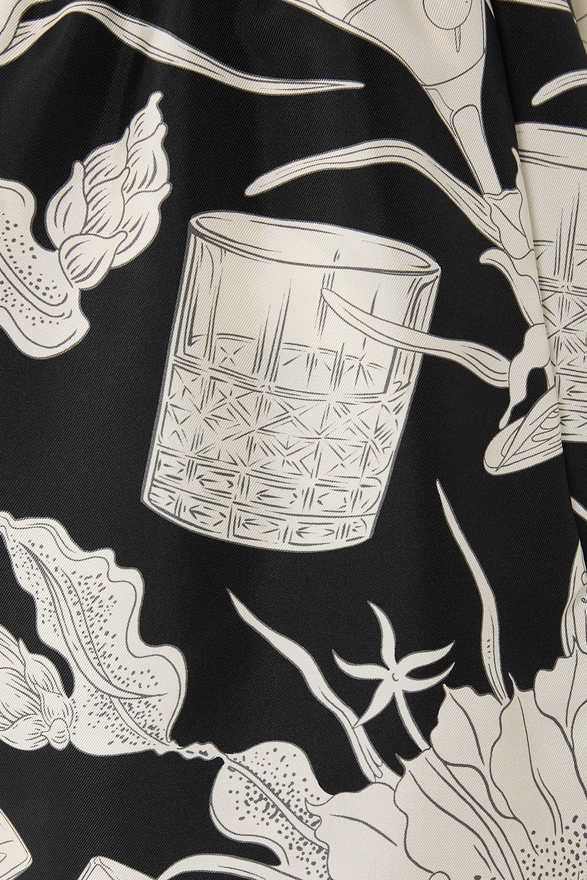 شورت بنقشة زهور حرير