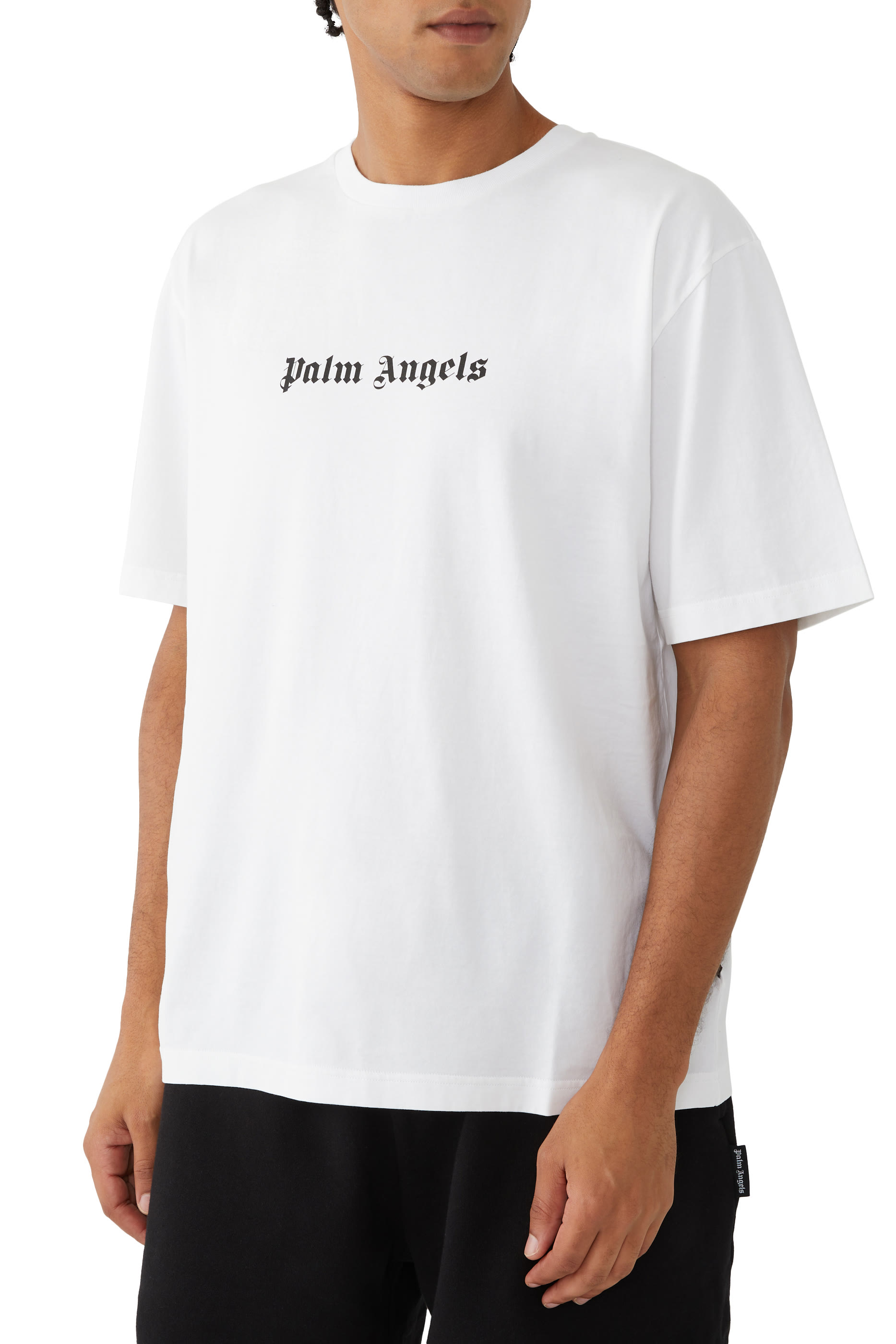 تيشيرت بقصة ضيقة كلاسيكية وشعار الماركة