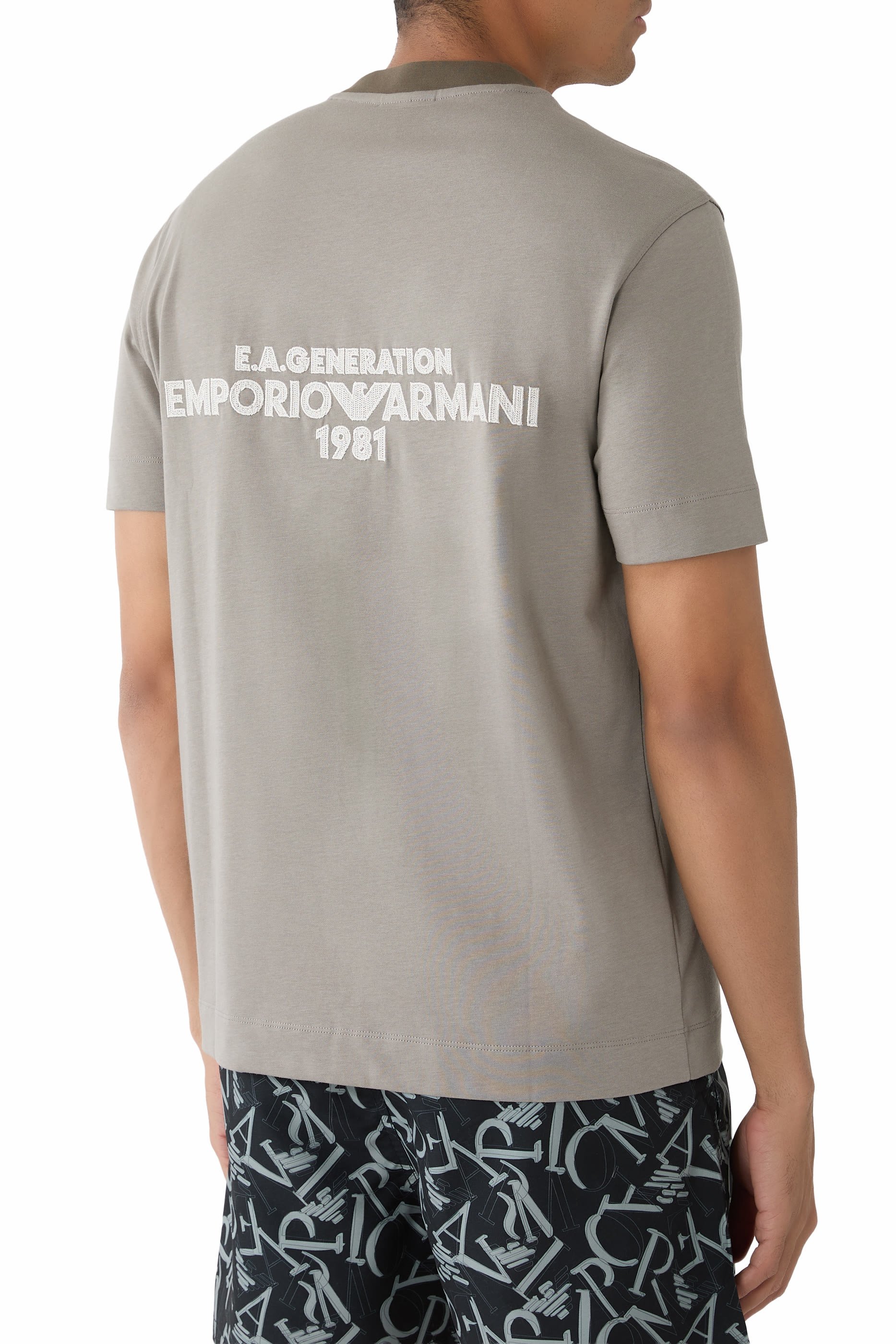 تيشيرت بشعار الماركة