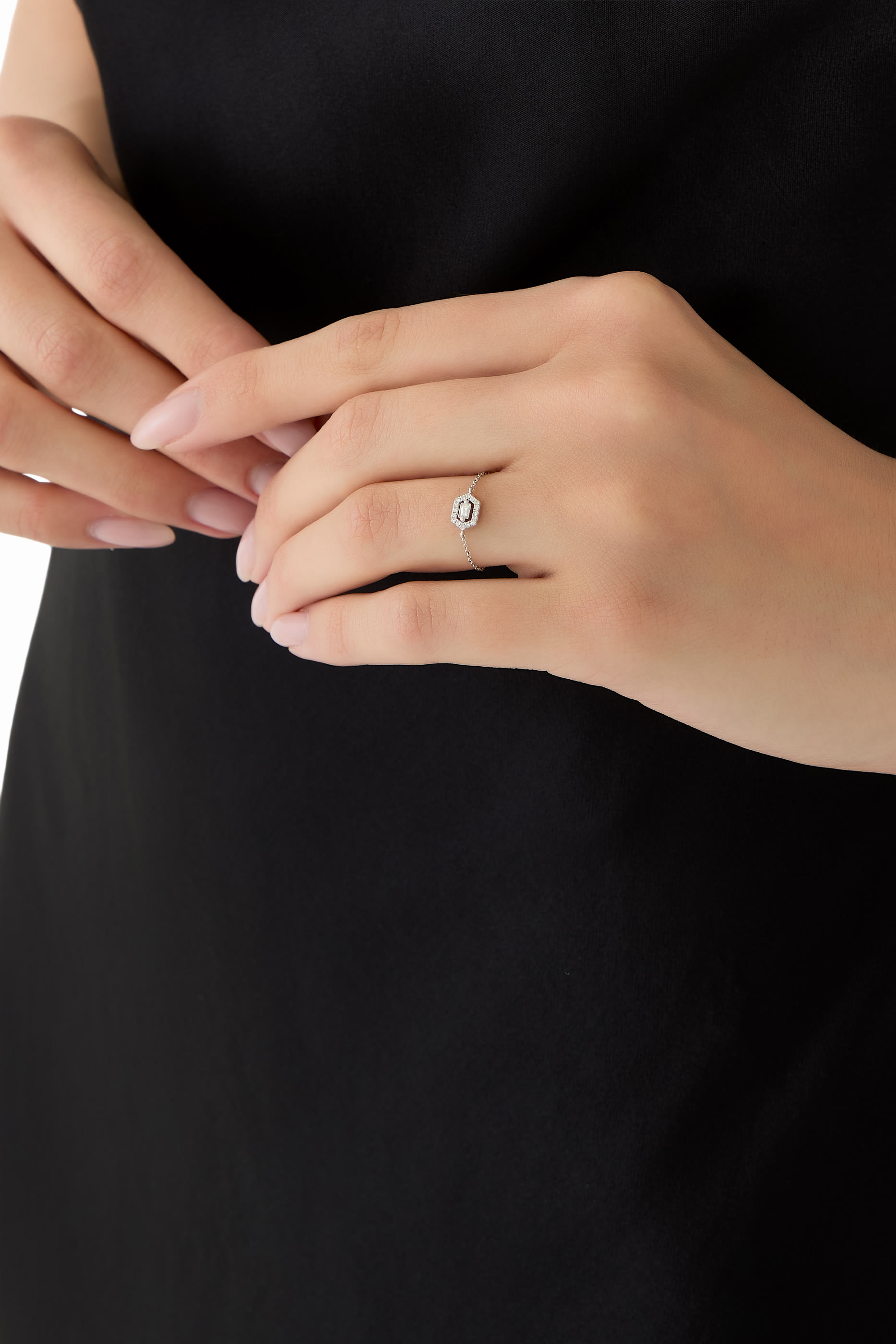 خاتم بيفرلي هيلز بسلسلة