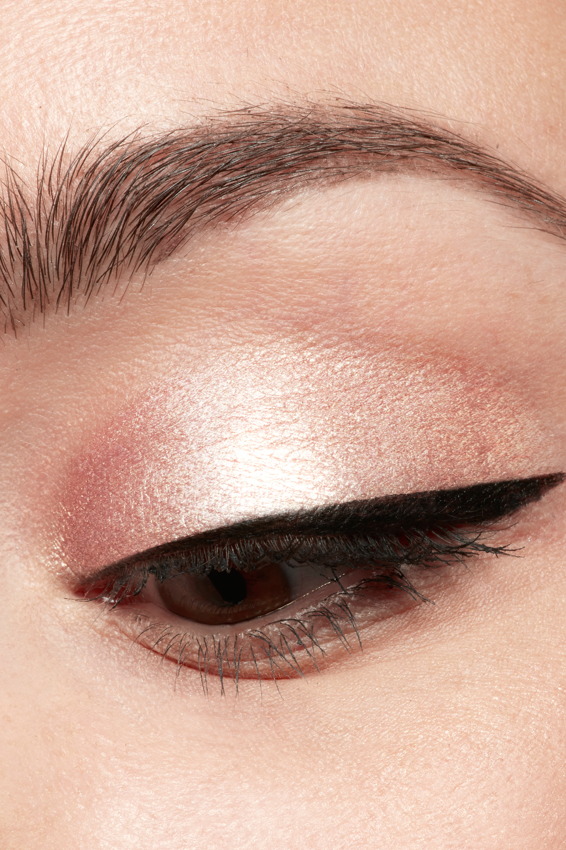 ظل عيون سائل شيمر اند جلو