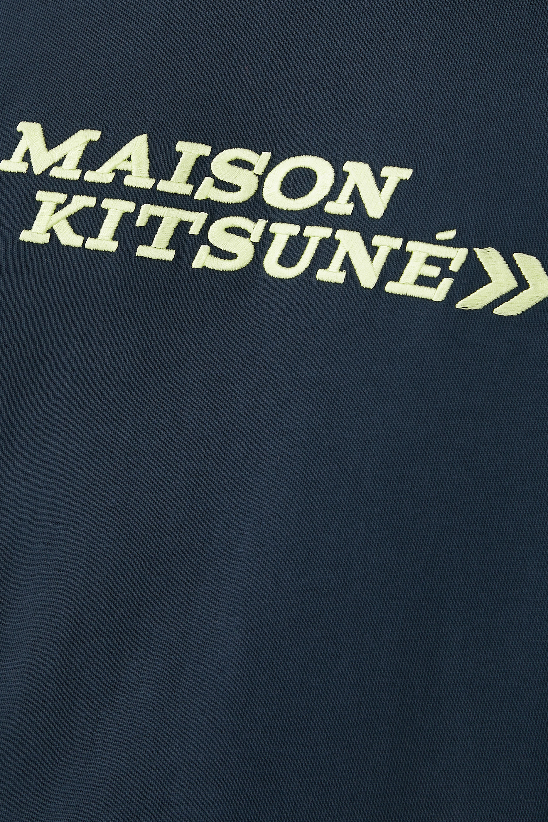 تيشيرت جو فاستر بقصة فضفاضة