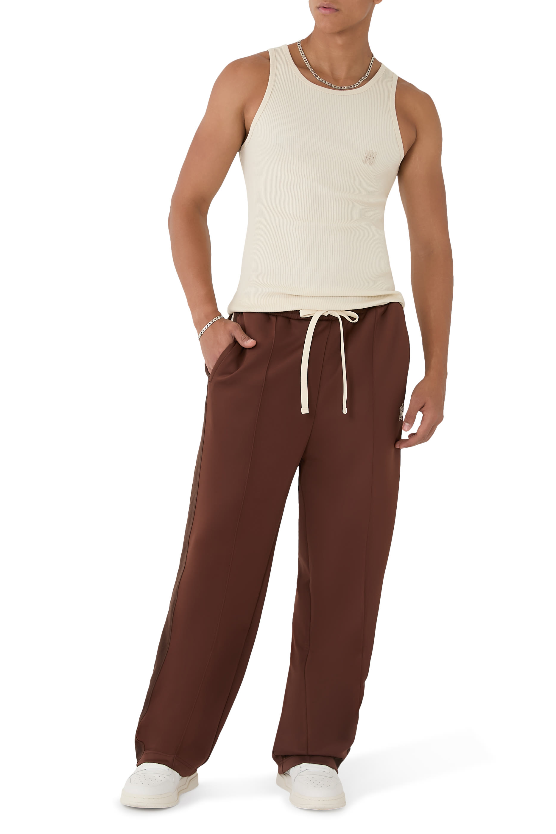 بلوزة بلا أكمام بشعار الماركة بنفس اللون