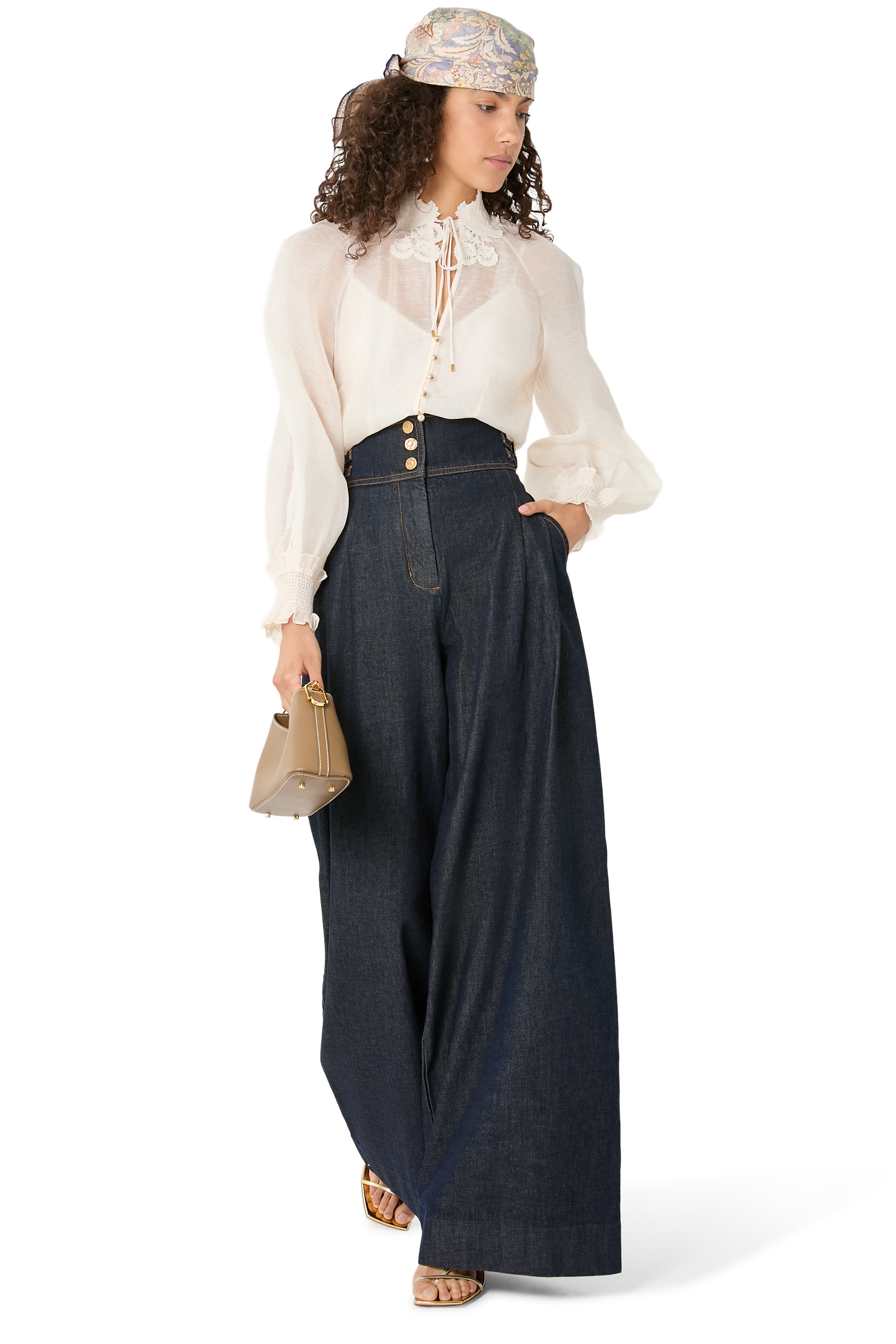 وشاح مربع حرير بنقشة