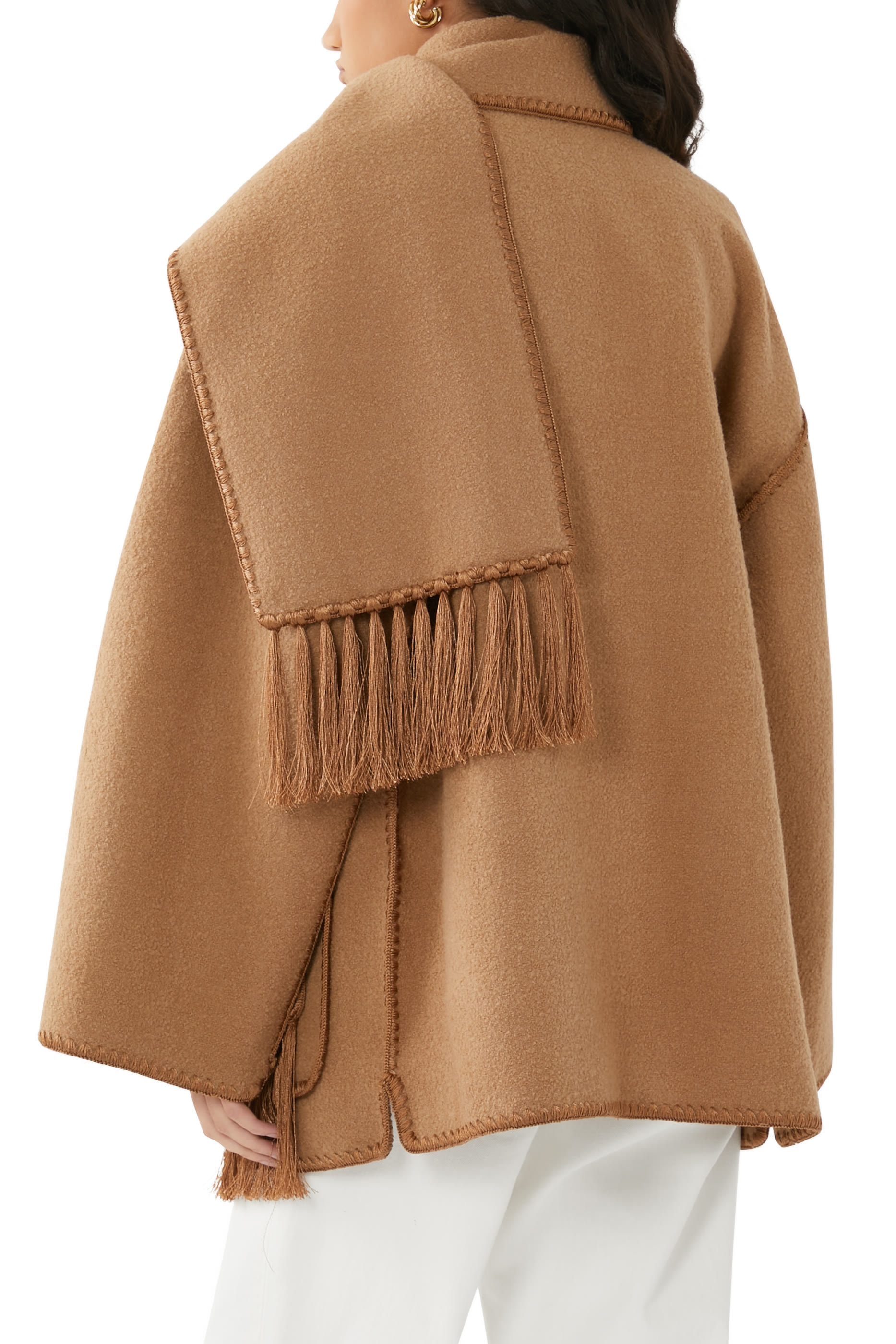 جاكيت بوشاح وتطريزات