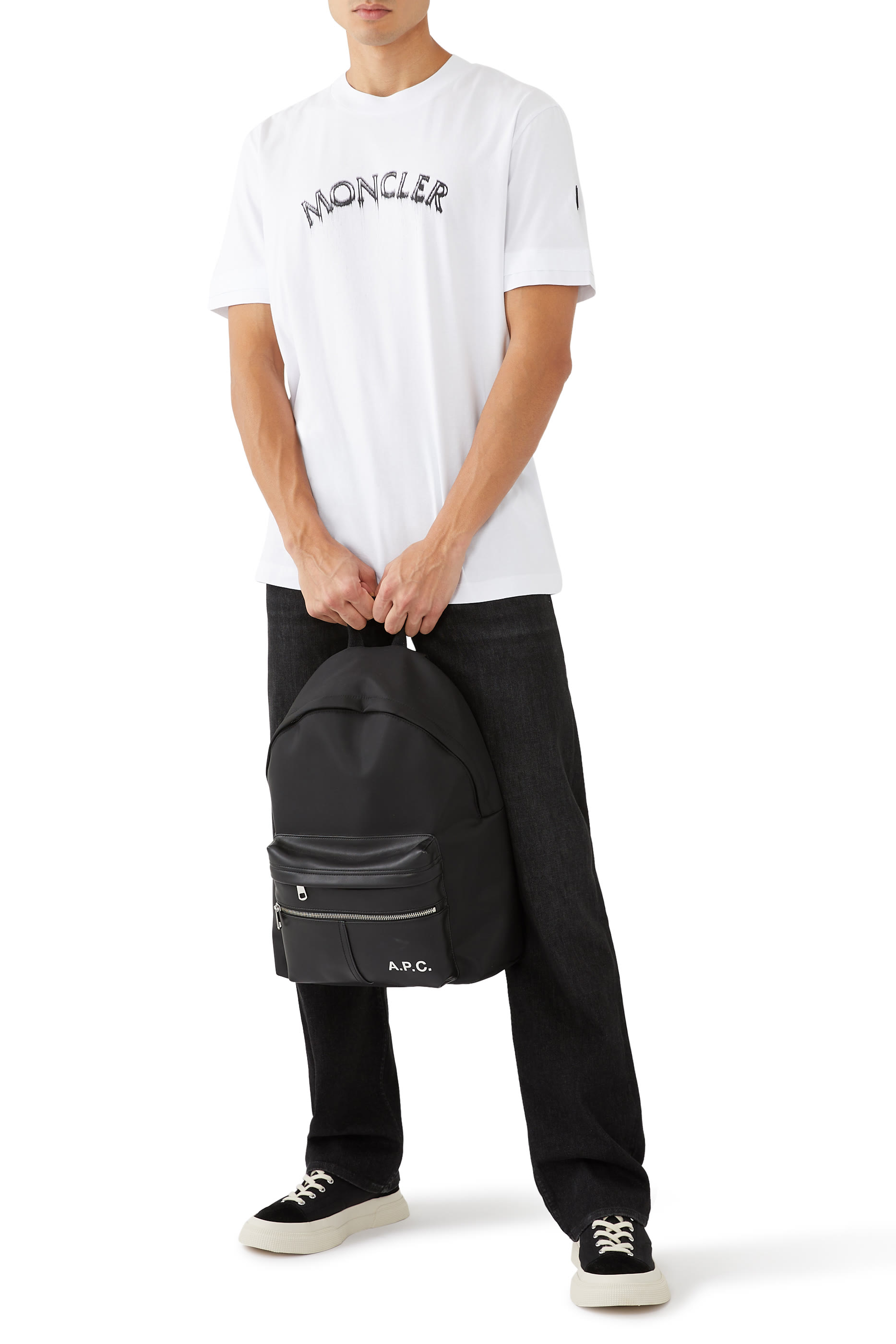 تيشيرت بأكمام قصيرة بشعار الماركة