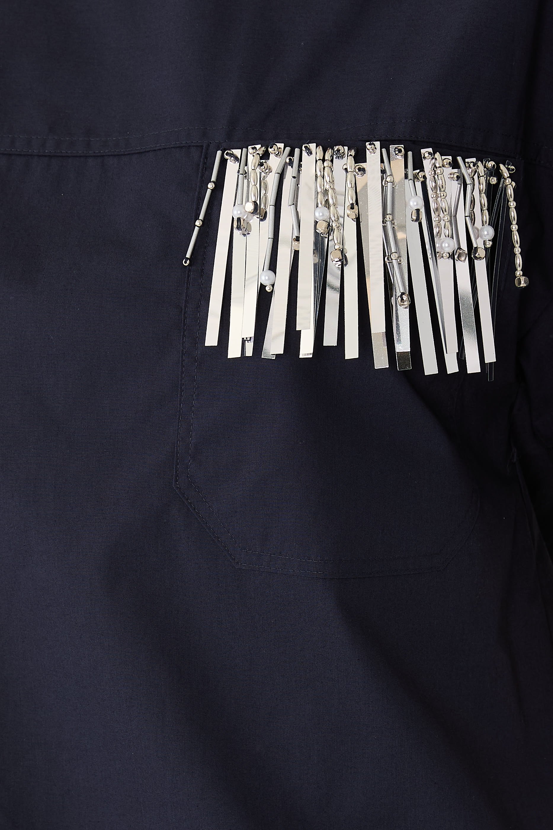 بلوزة بتطريز