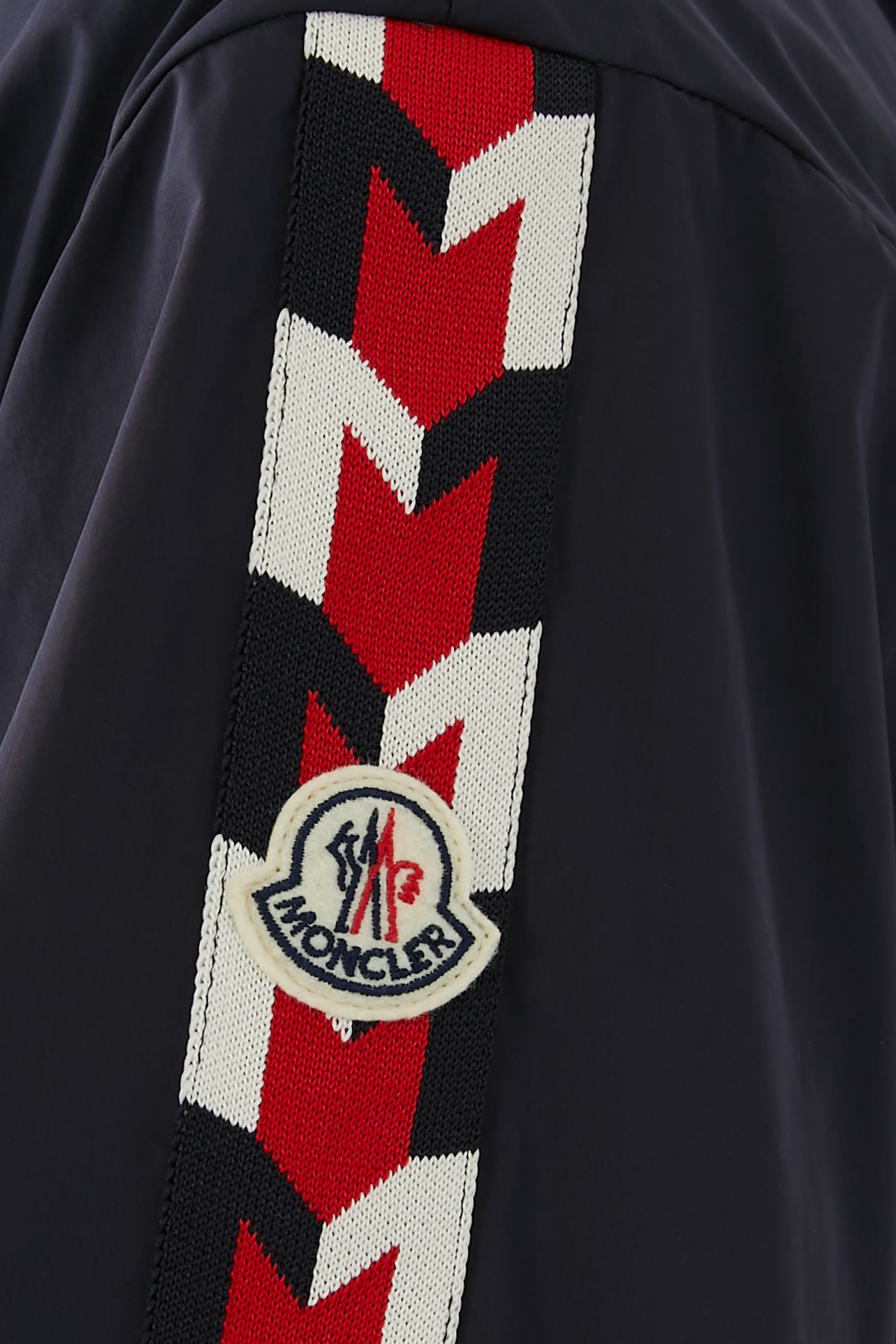 جاكيت مويز بسحاب