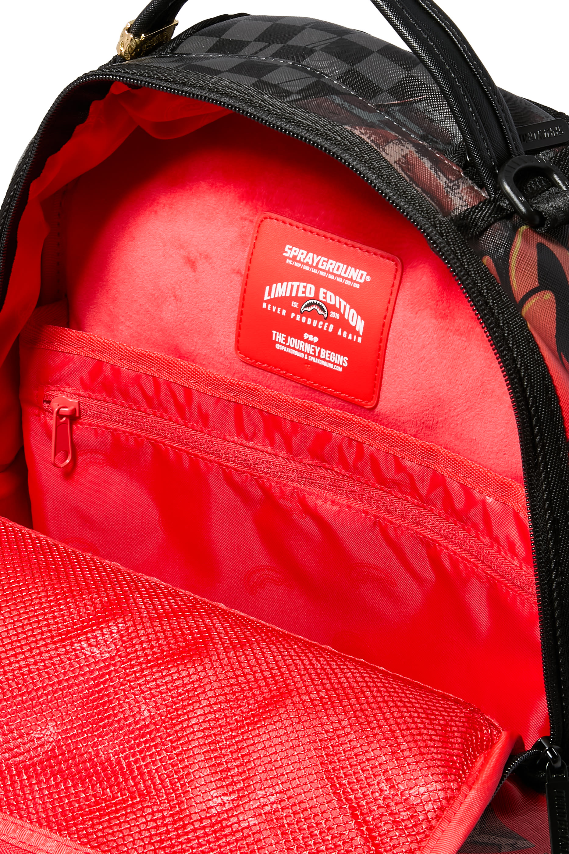 حقيبة ظهر دي ال اكس اس في بنقشة شخصية جيرالد وتفاصيل غرافيتي للأطفال