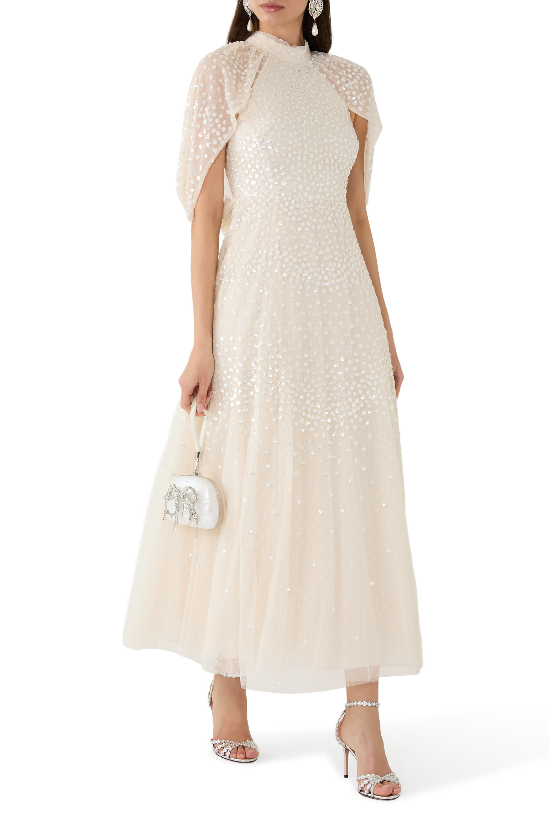 فستان سهرة بطول الكاحل وكاب بتفاصيل صدفية مزين بترتر 