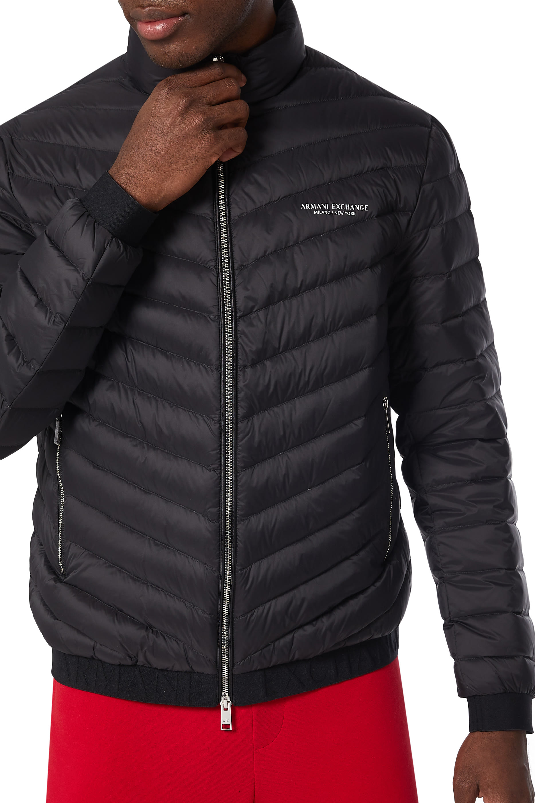 جاكيت منفوخ بشعار الماركة