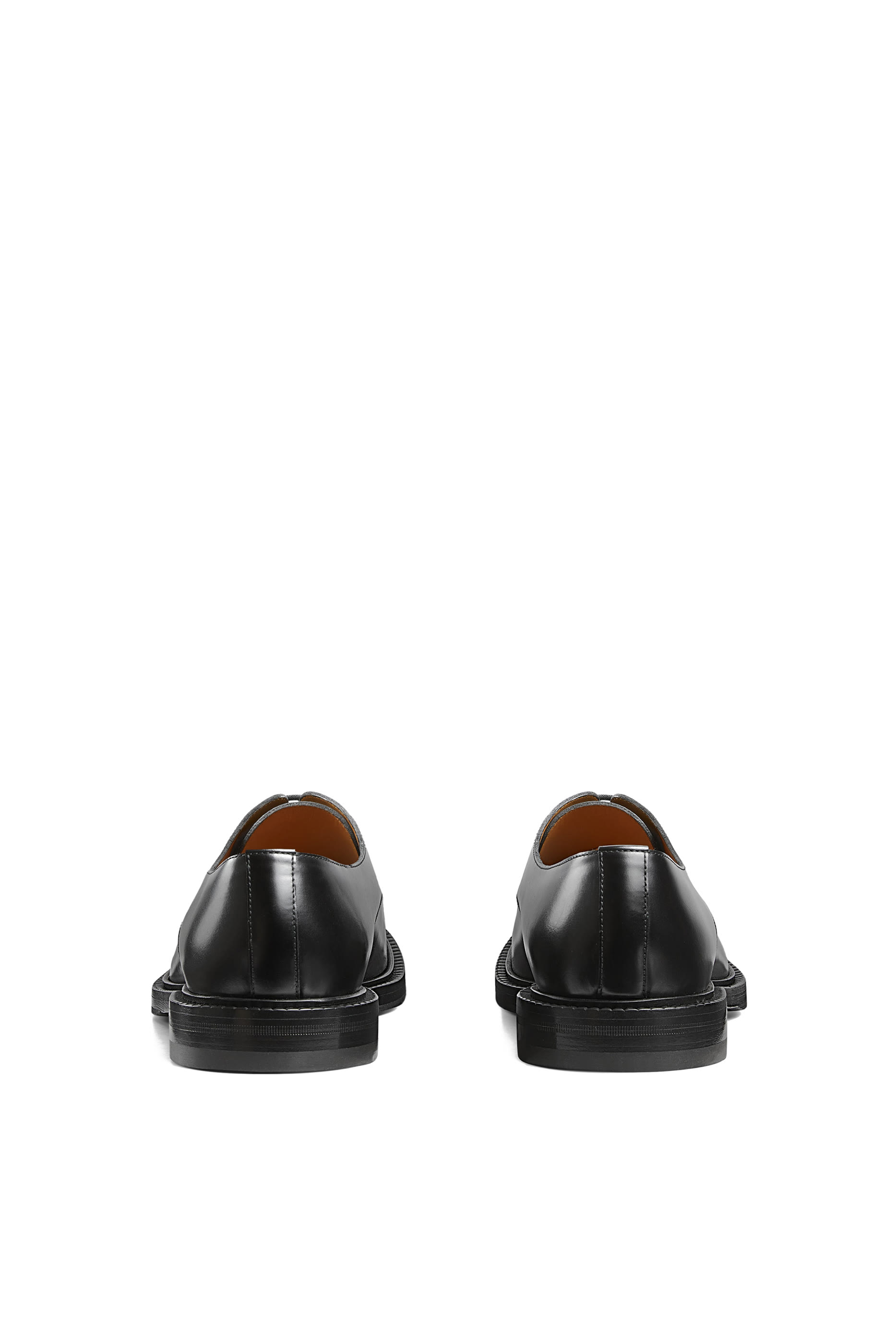 حذاء سهل الارتداء بأربطة