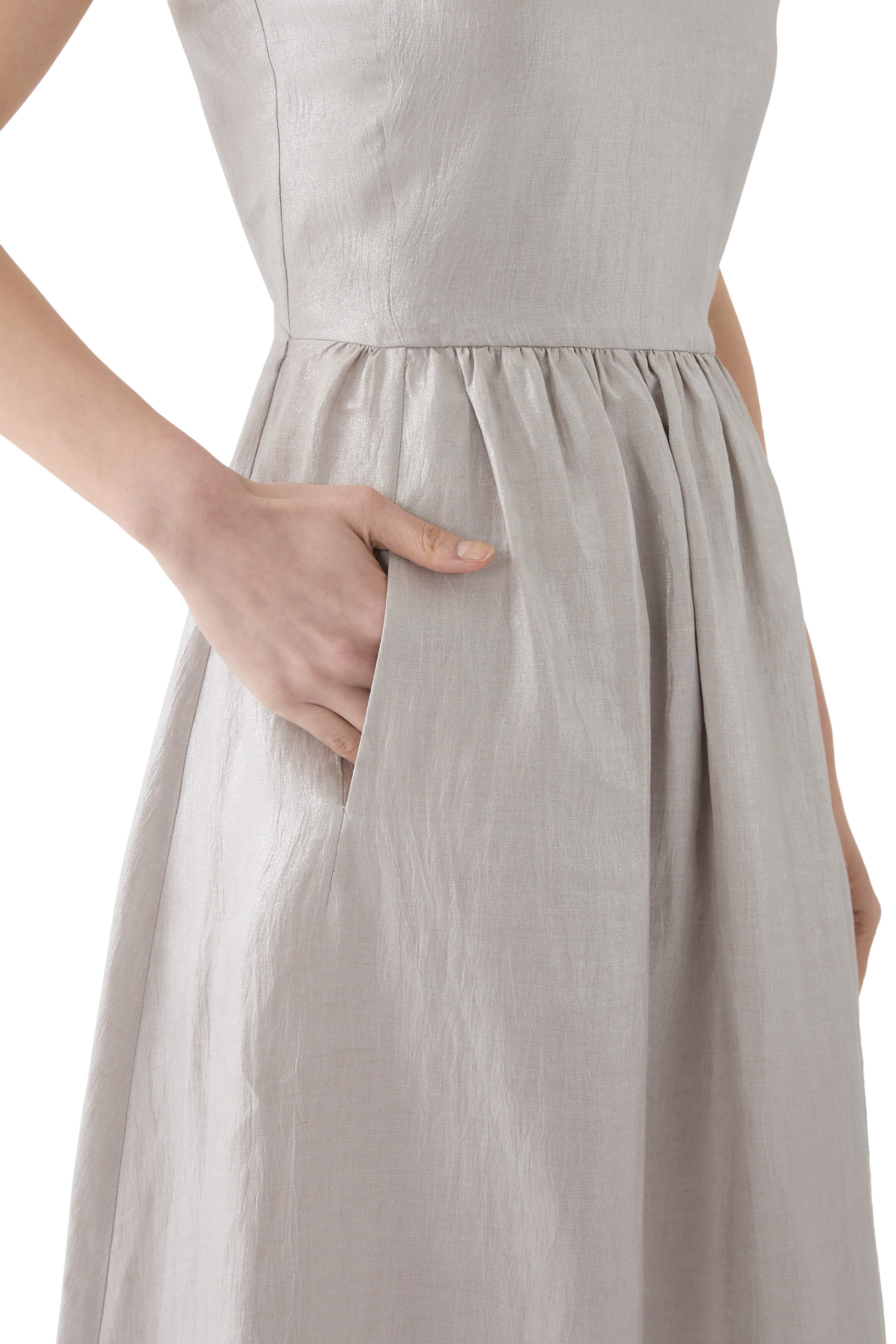 فستان طويل بياقة V كتان