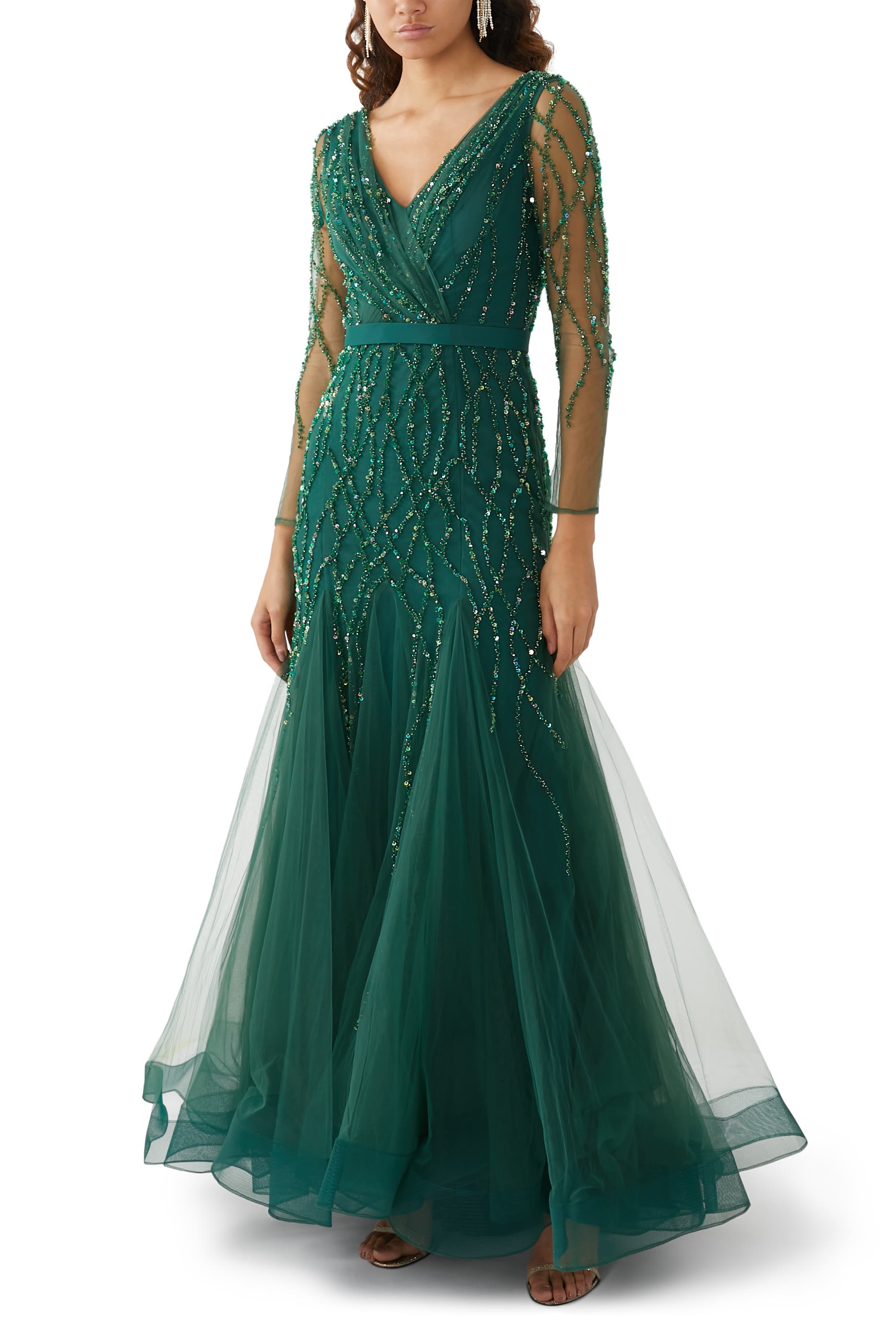 فستان سهرة بياقة V وأكمام طويلة